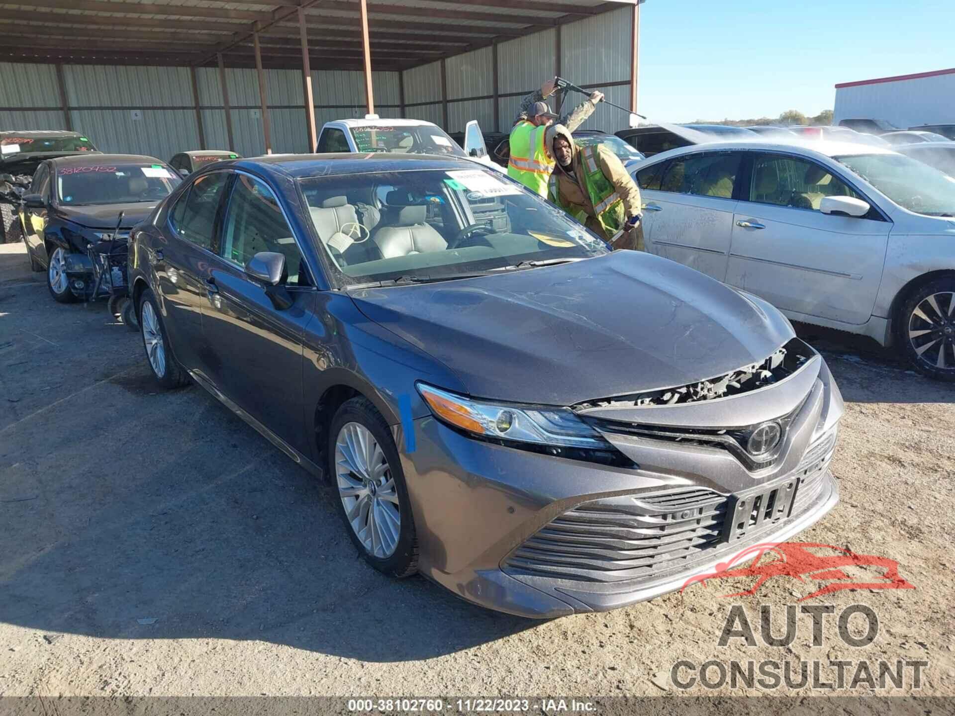 TOYOTA CAMRY 2018 - 4T1B11HK2JU048705