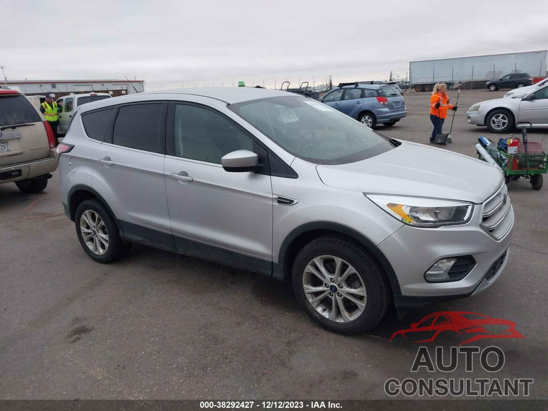 FORD ESCAPE 2017 - 1FMCU9GD9HUD09917