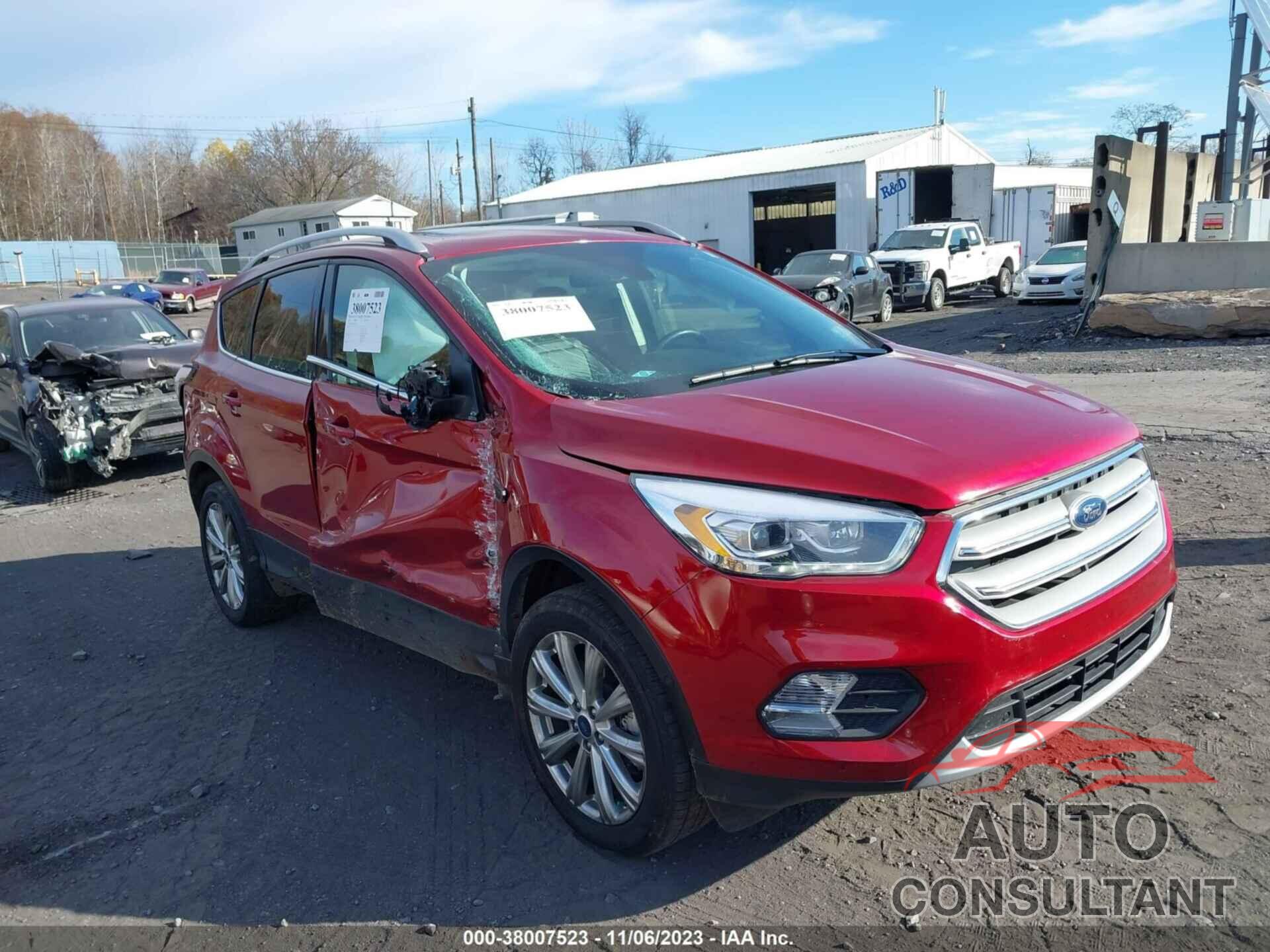 FORD ESCAPE 2018 - 1FMCU9J92JUC01195