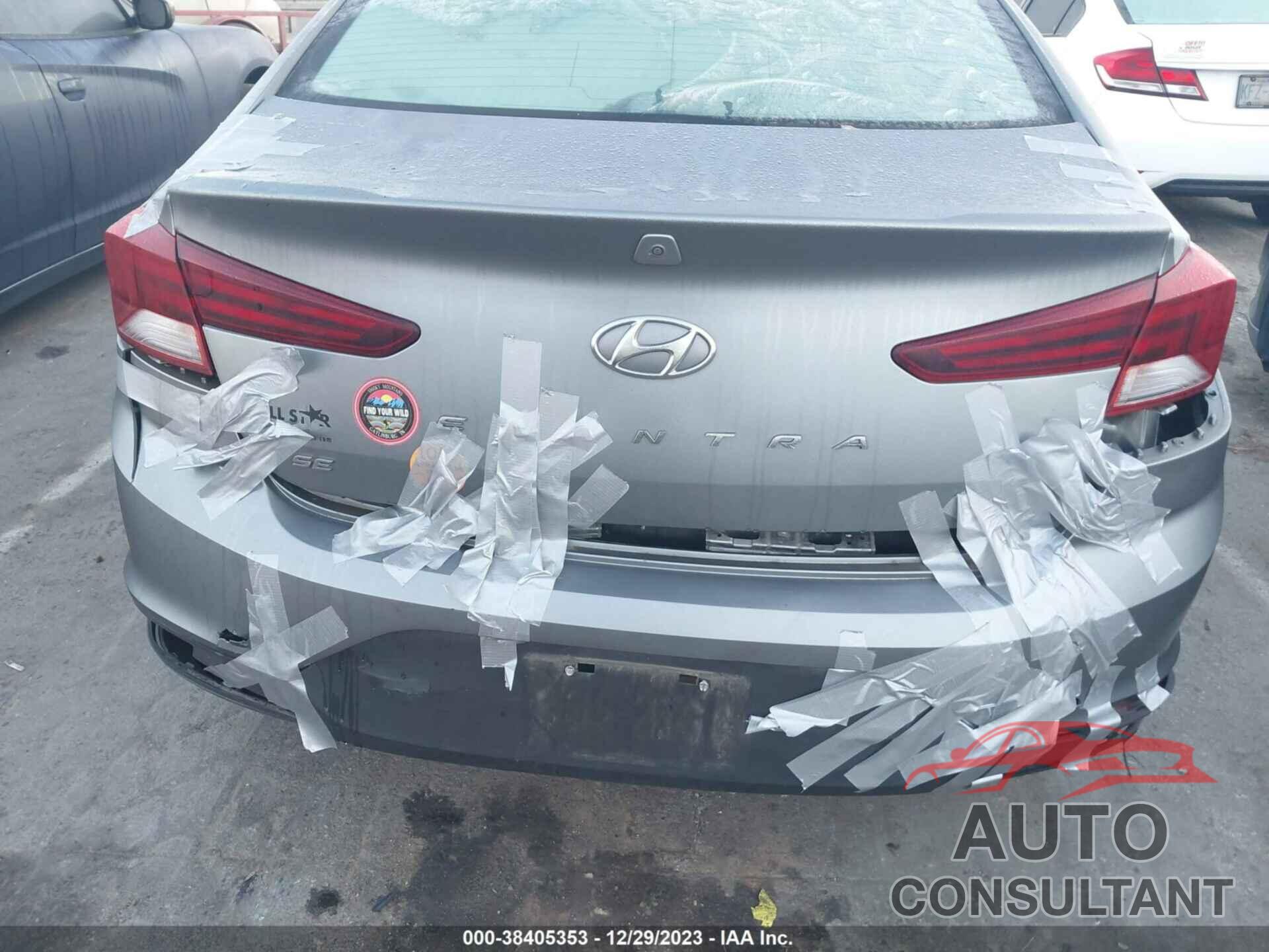 HYUNDAI ELANTRA 2019 - KMHD74LFXKU815155