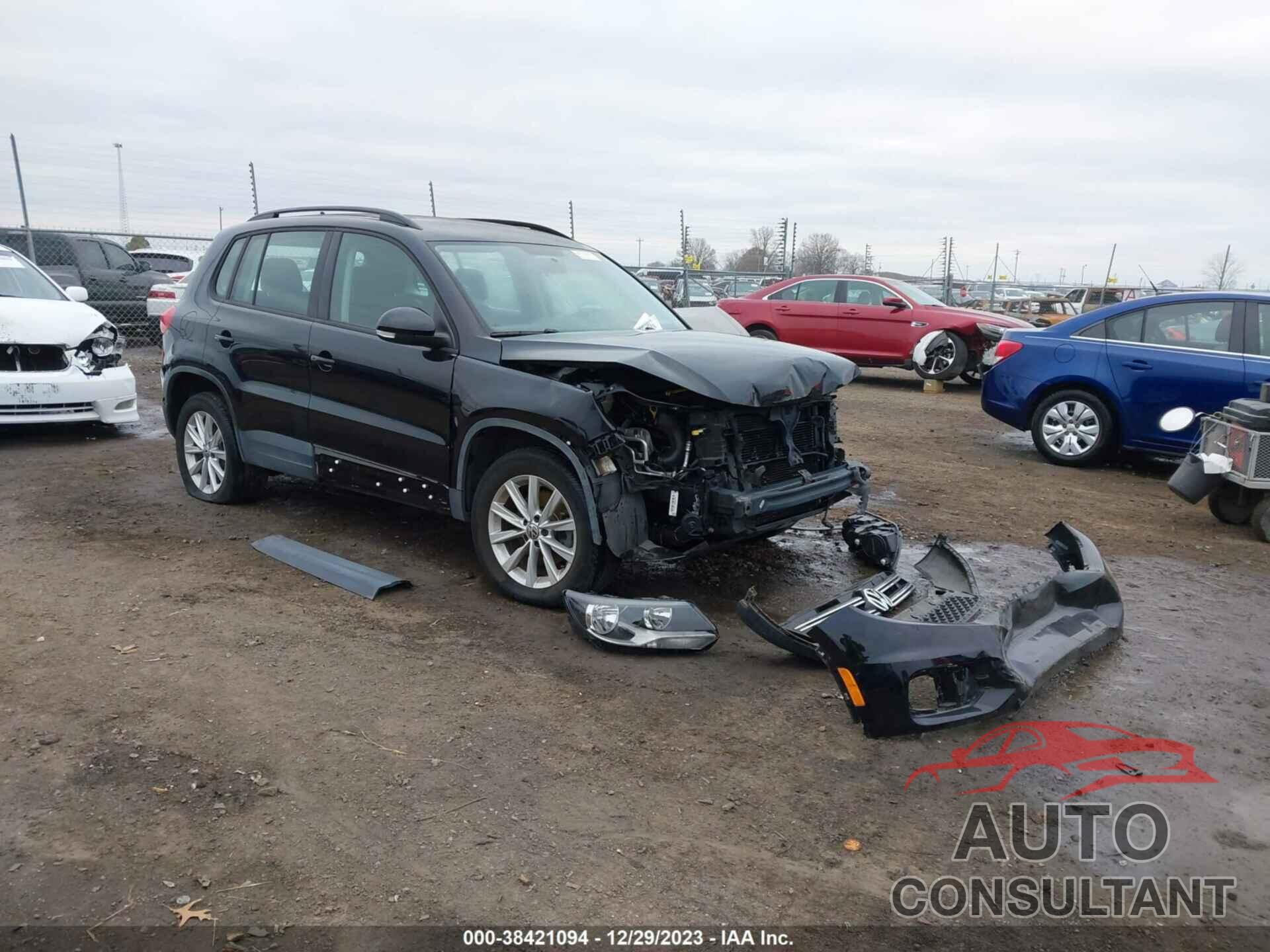 VOLKSWAGEN TIGUAN 2017 - WVGAV7AX5HK045490