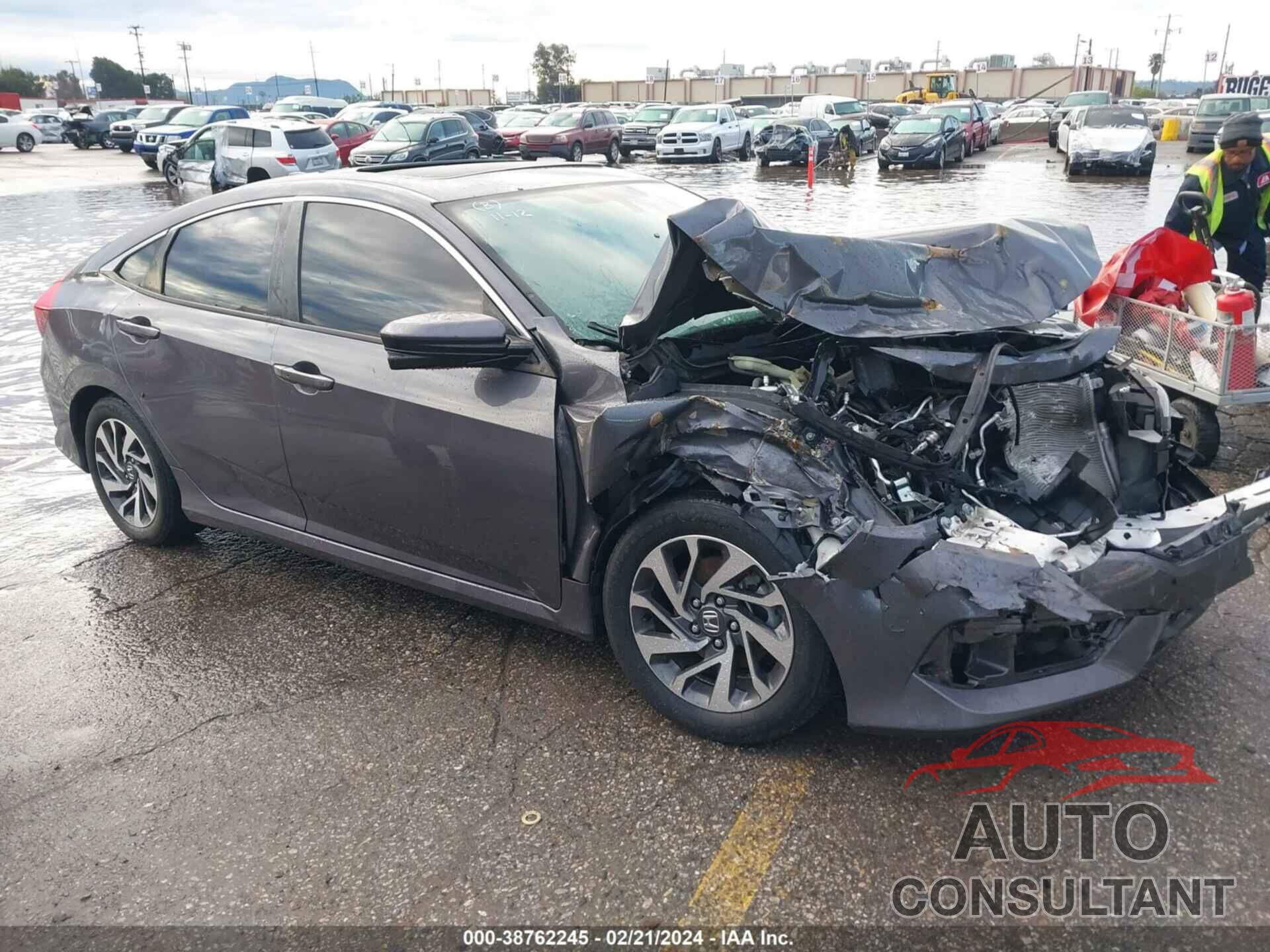 HONDA CIVIC 2018 - 2HGFC2F71JH580827