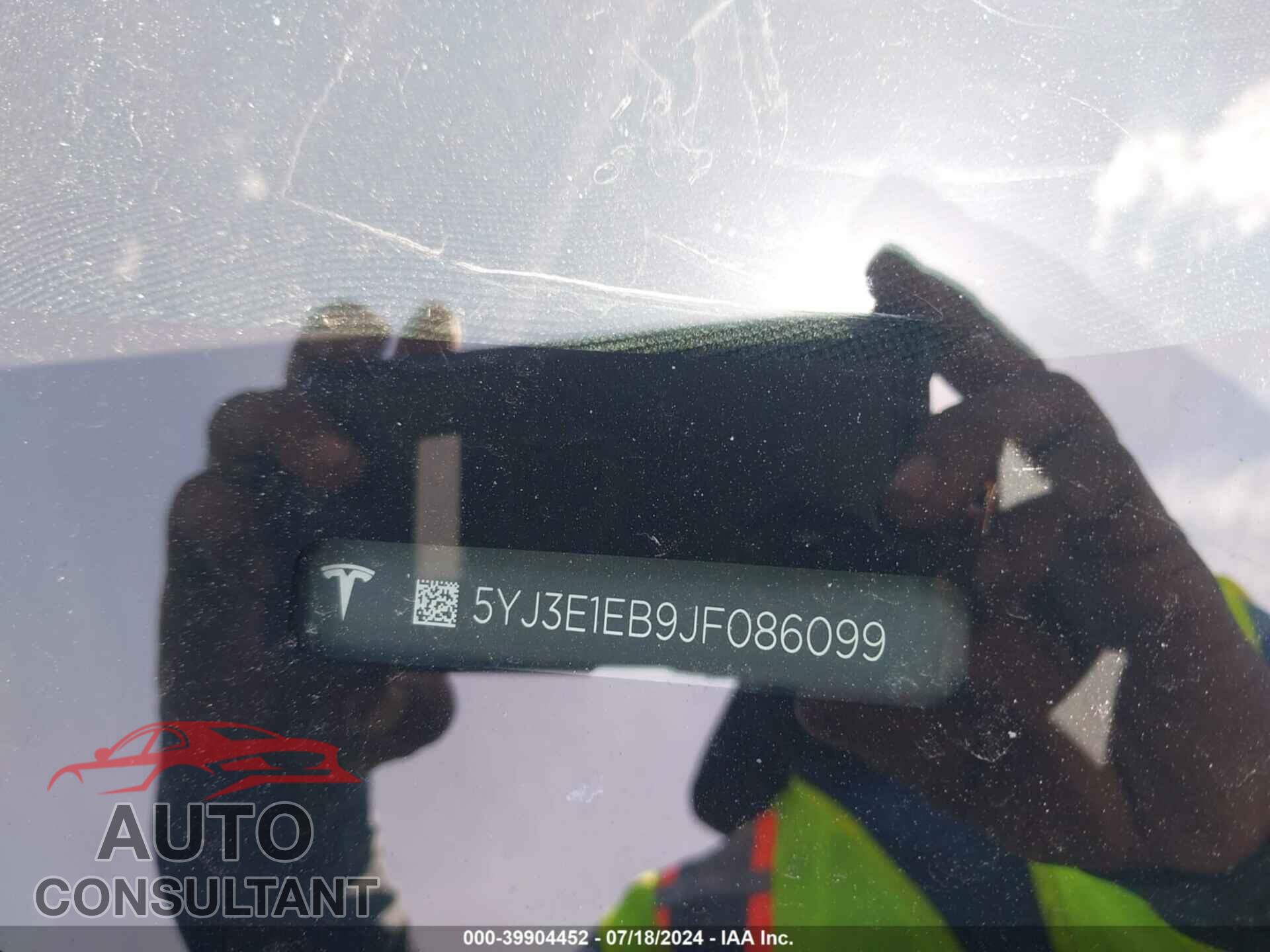 TESLA MODEL 3 2018 - 5YJ3E1EB9JF086099