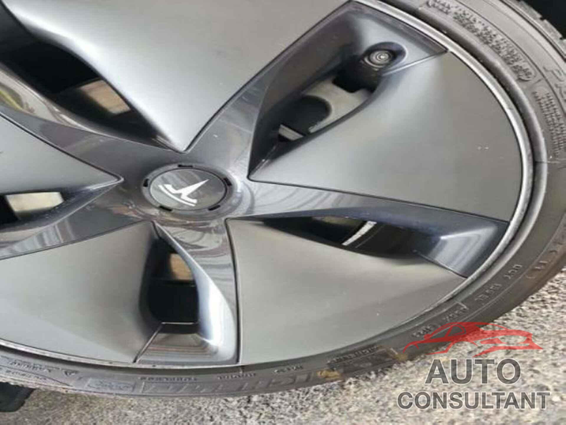 TESLA MODEL 3 2020 - 5YJ3E1EB7LF636905