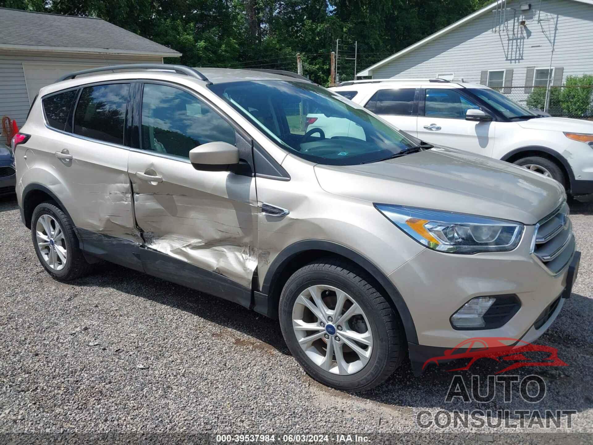 FORD ESCAPE 2017 - 1FMCU0GD5HUC32586