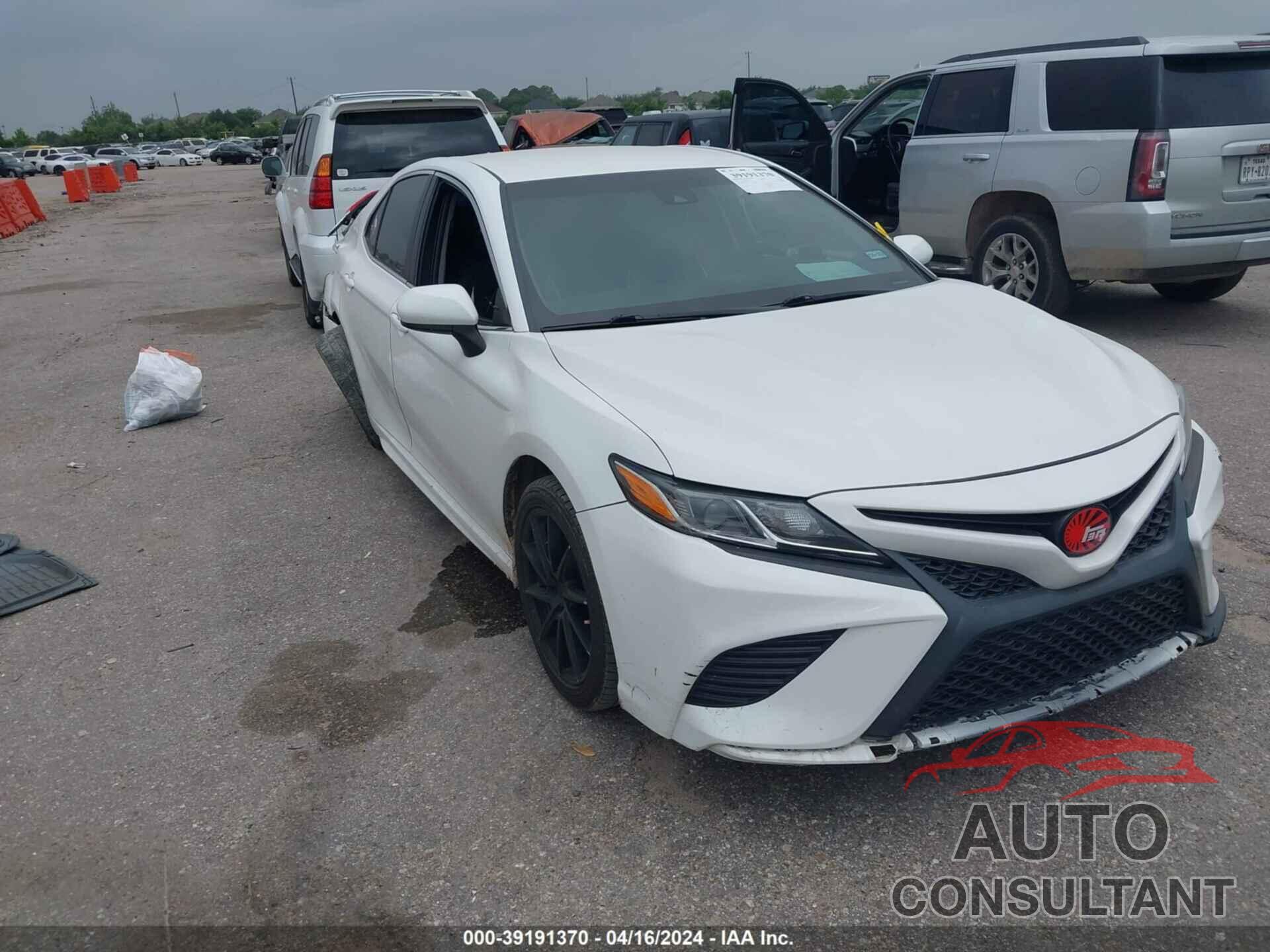 TOYOTA CAMRY 2018 - 4T1B11HK7JU135919