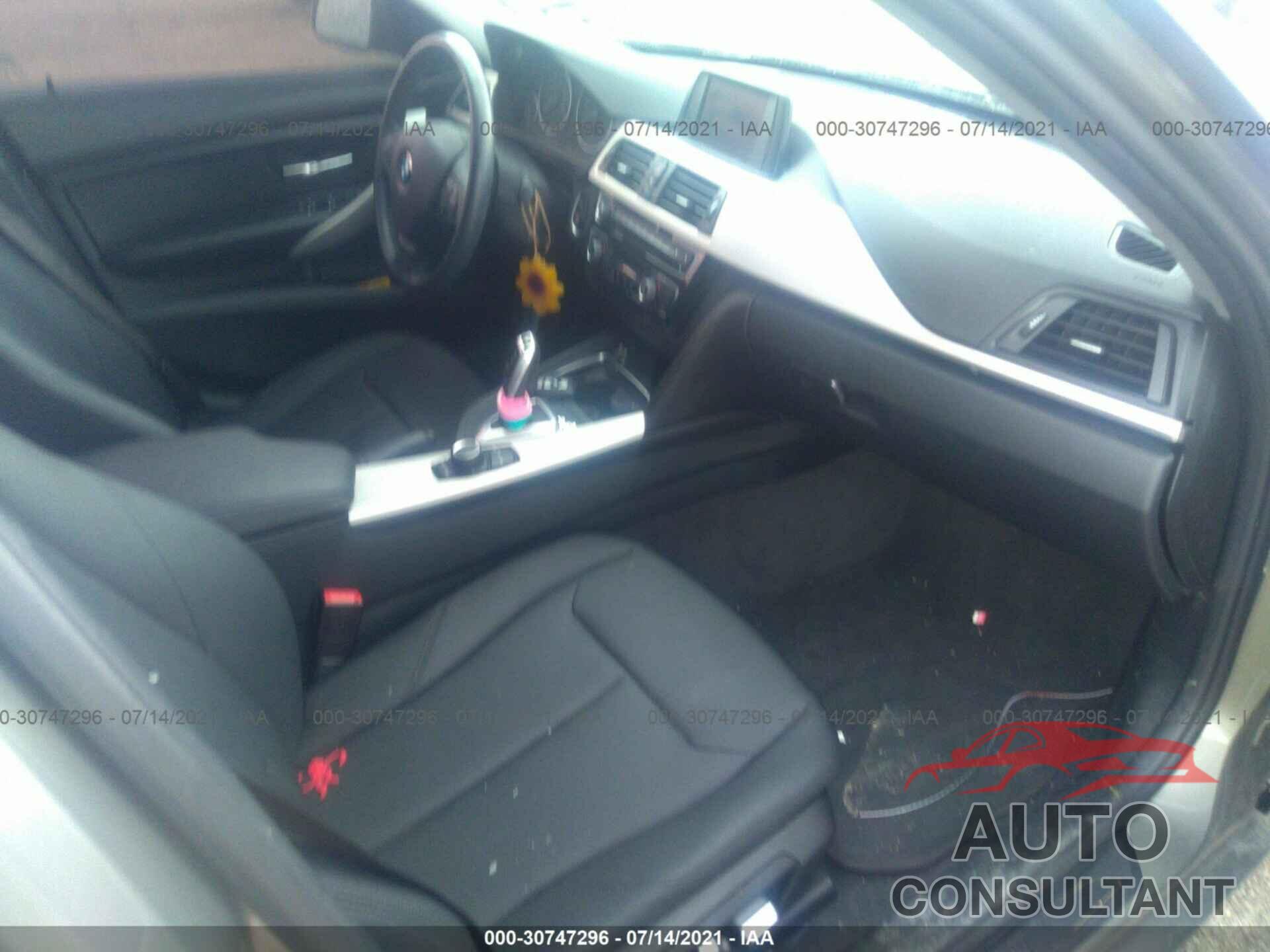 BMW 3 SERIES 2018 - WBA8E1G52JNU89451