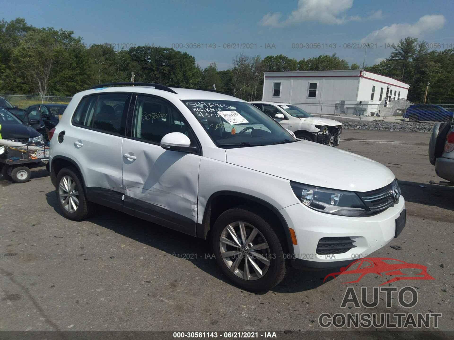 VOLKSWAGEN TIGUAN LIMITED 2018 - WVGBV7AX4JK000275