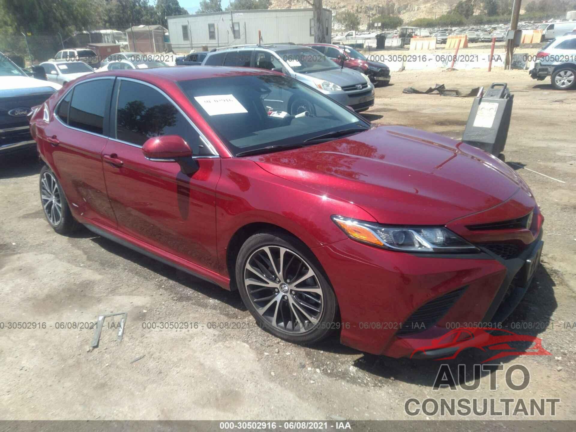 TOYOTA CAMRY 2018 - 4T1B11HK0JU621391