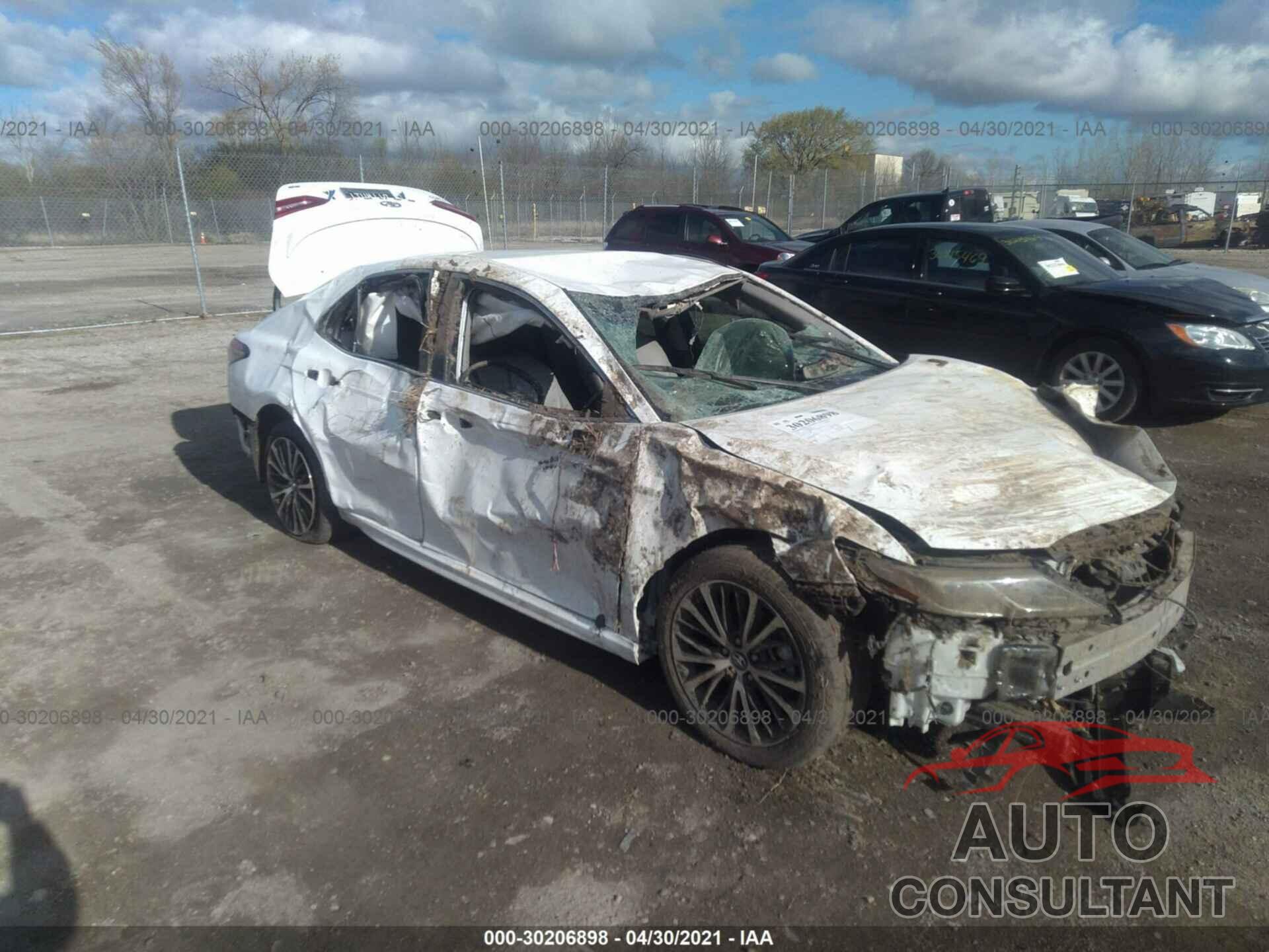 TOYOTA CAMRY 2018 - 4T1B11HK2JU586188