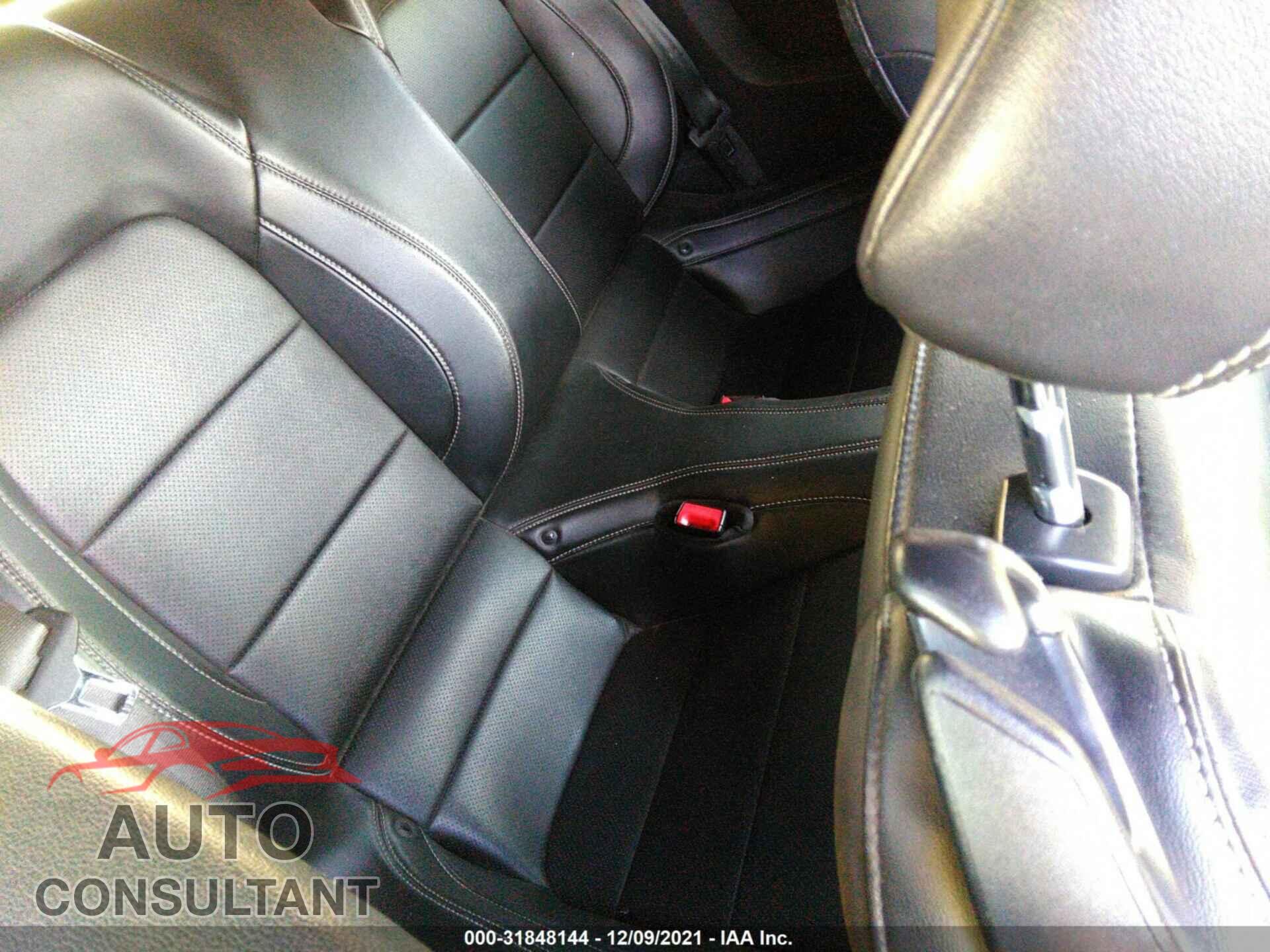 FORD MUSTANG 2019 - 1FATP8UH8K5135780