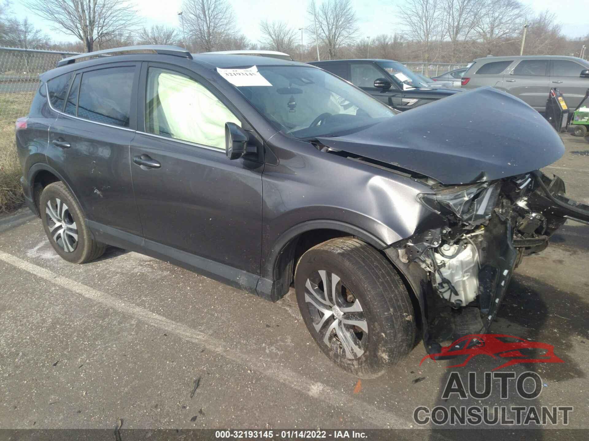 TOYOTA RAV4 2017 - JTMBFREV9HJ128825