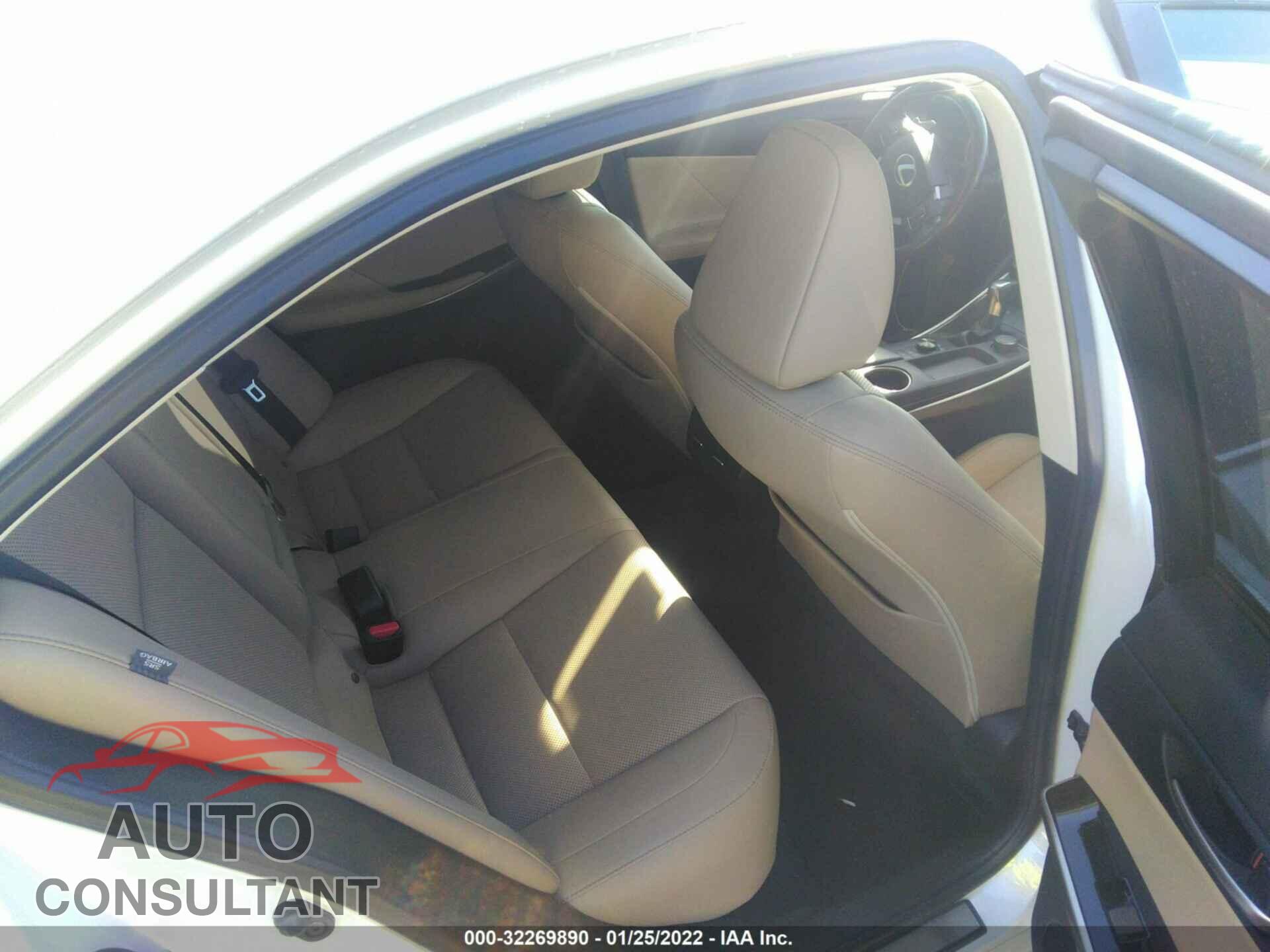 LEXUS IS 2017 - JTHBA1D24H5039033