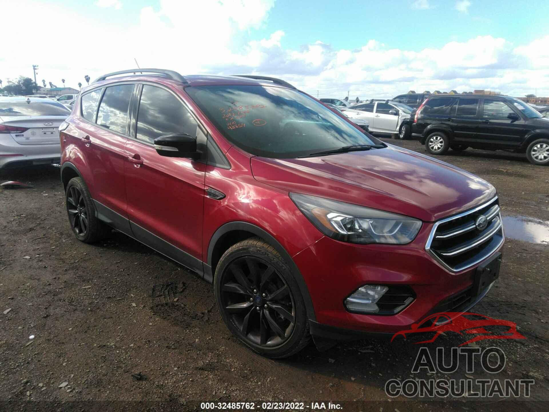 FORD ESCAPE 2017 - 1FMCU0J93HUA64435