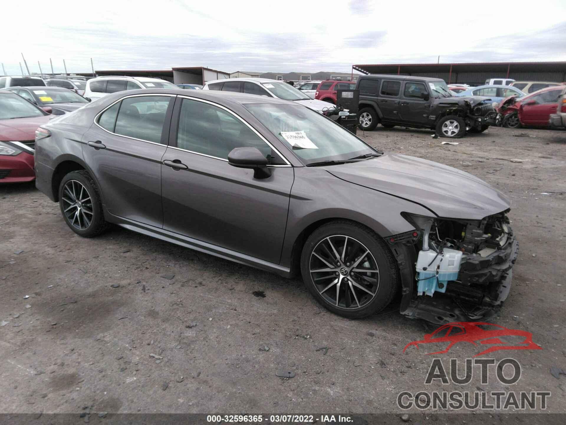 TOYOTA CAMRY 2021 - 4T1G11AK4MU426544