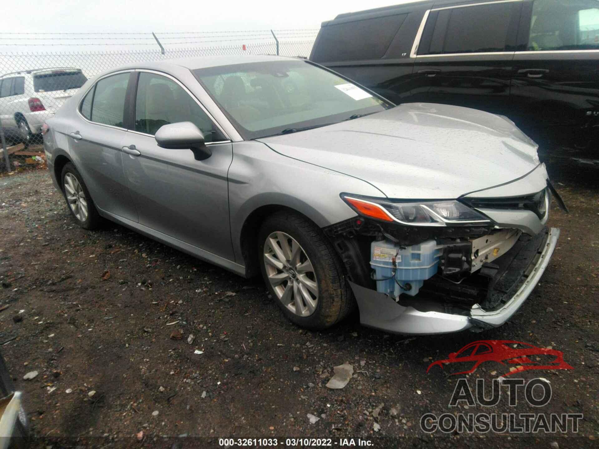 TOYOTA CAMRY 2018 - 4T1B11HK3JU017883