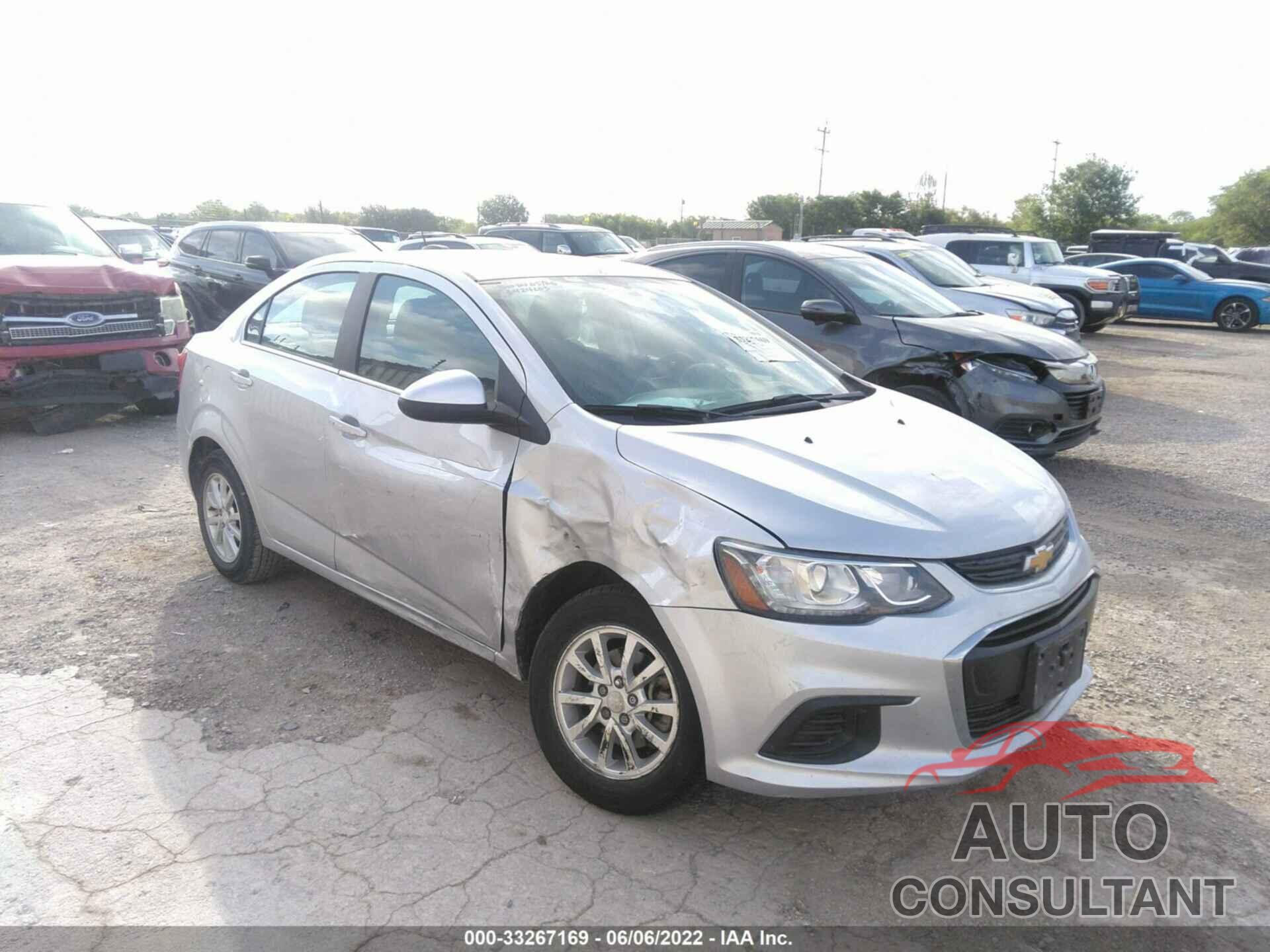 CHEVROLET SONIC 2017 - 1G1JD5SH7H4105947