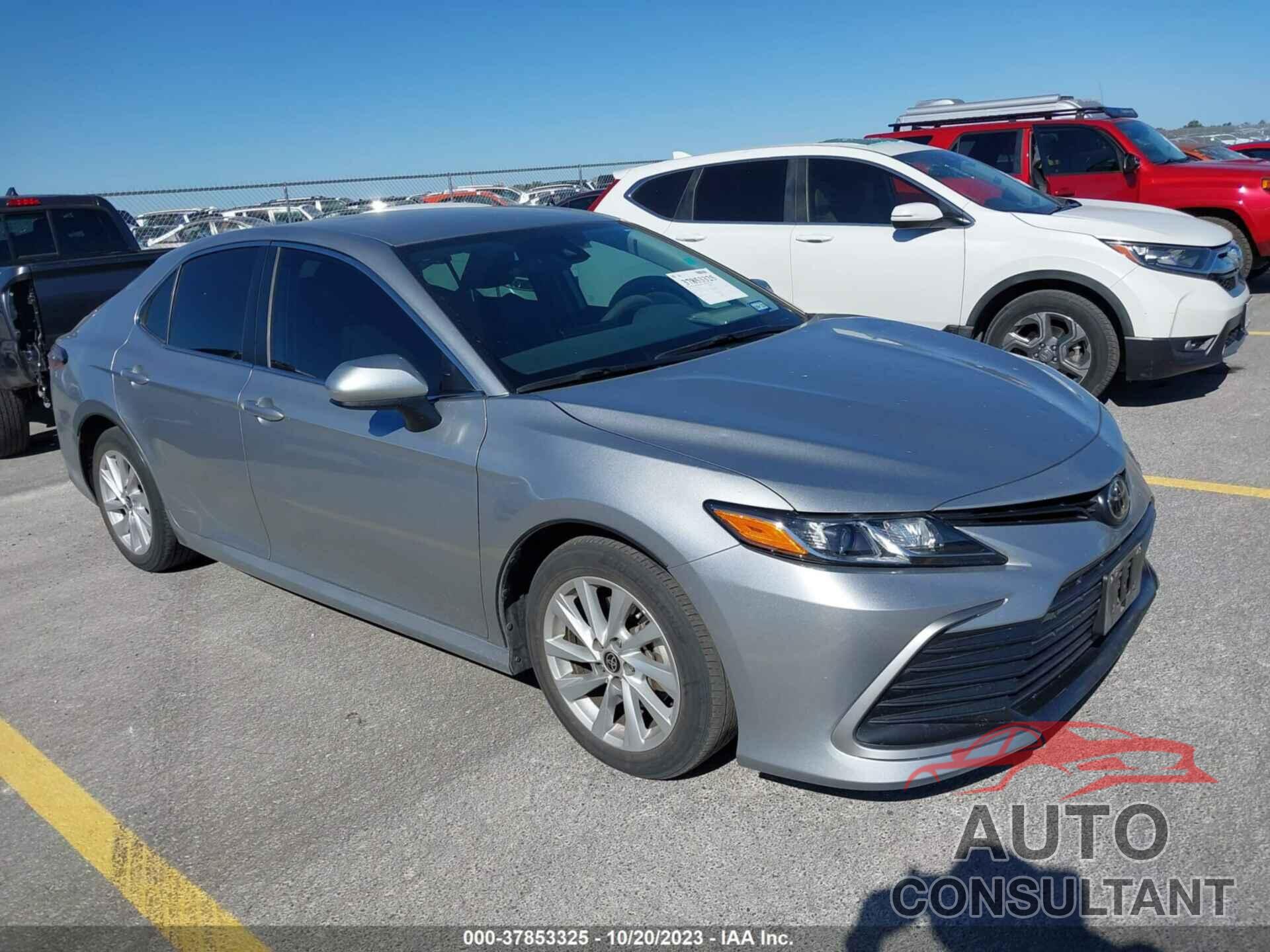 TOYOTA CAMRY 2022 - 4T1C11AK3NU628243