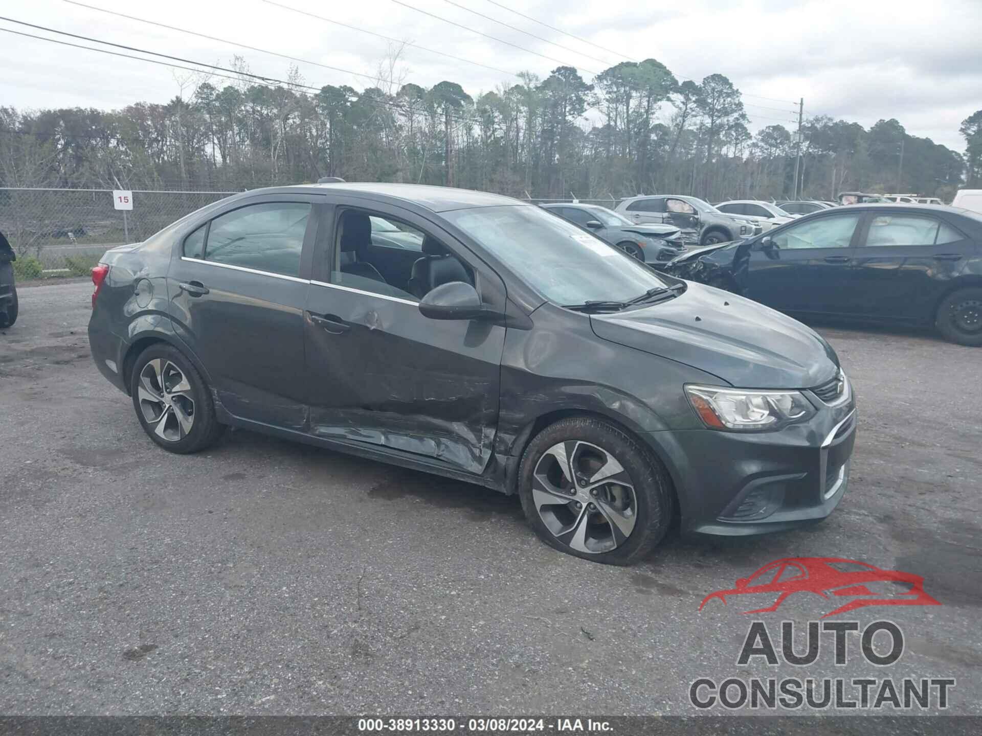 CHEVROLET SONIC 2018 - 1G1JF5SB2J4107231