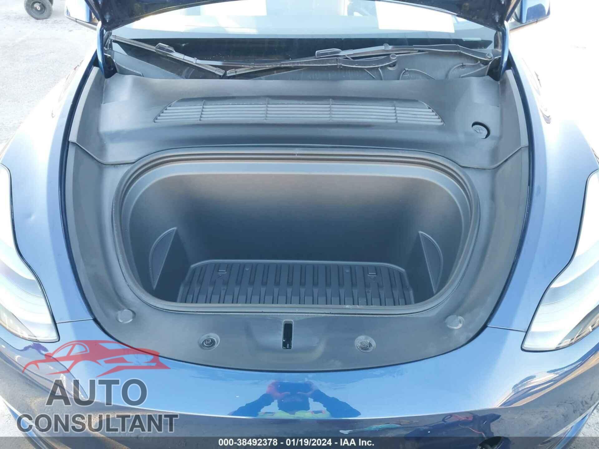 TESLA MODEL Y 2023 - 7SAYGAEE2PF663111