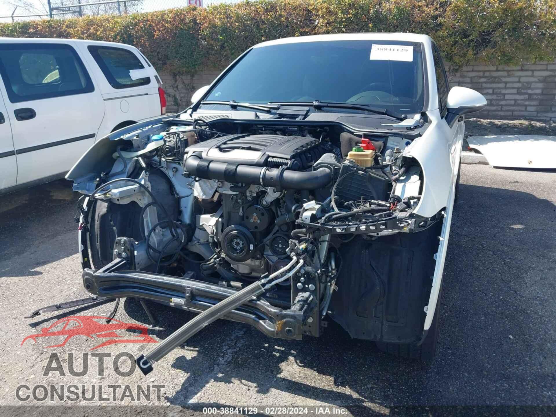 PORSCHE CAYENNE 2017 - WP1AA2A26HKA80352