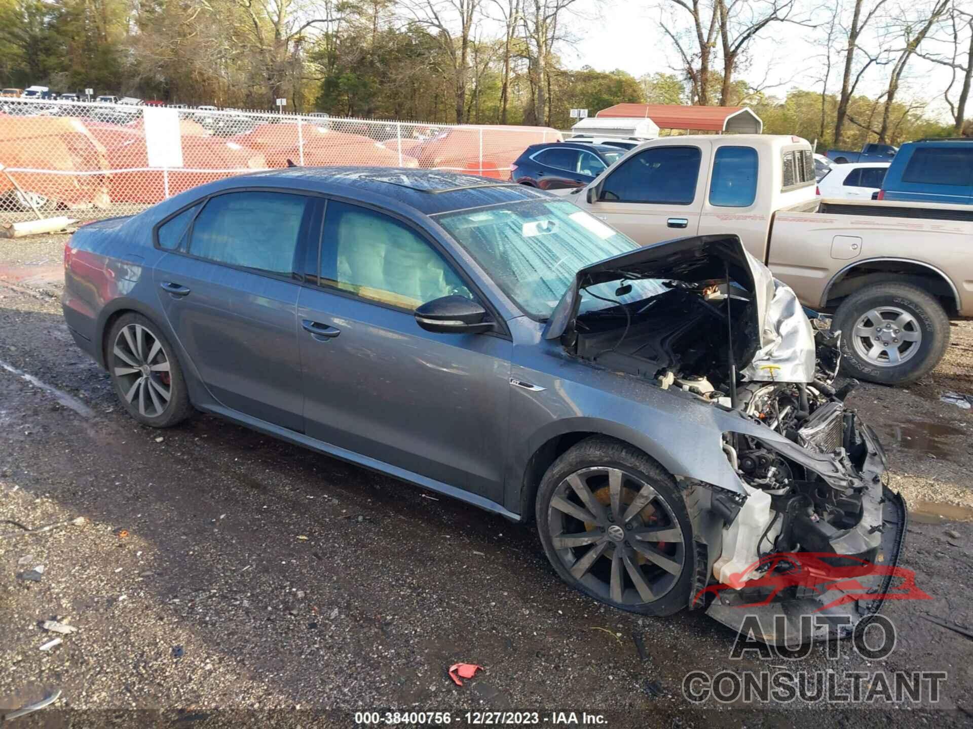 VOLKSWAGEN PASSAT 2018 - 1VWJM7A32JC039275