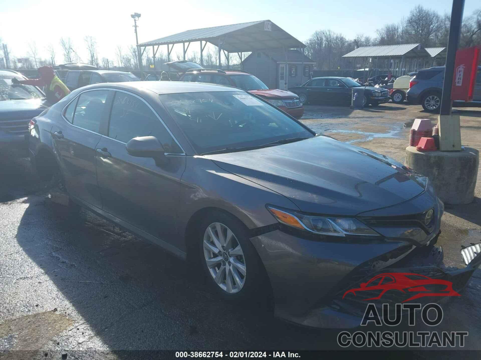 TOYOTA CAMRY 2018 - 4T1B11HK8JU146069