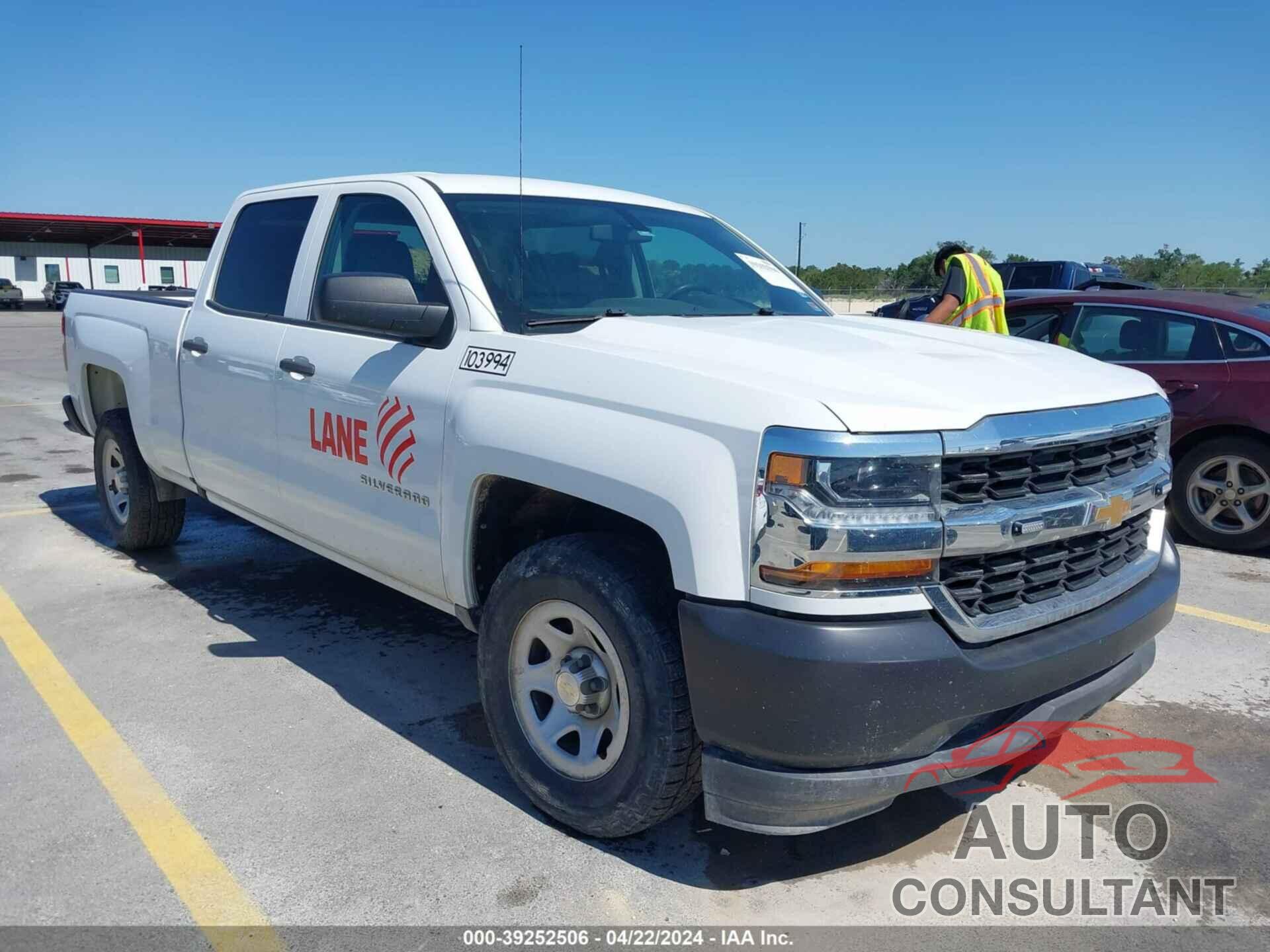 CHEVROLET SILVERADO 1500 2018 - 1GCPCNEC7JF241431