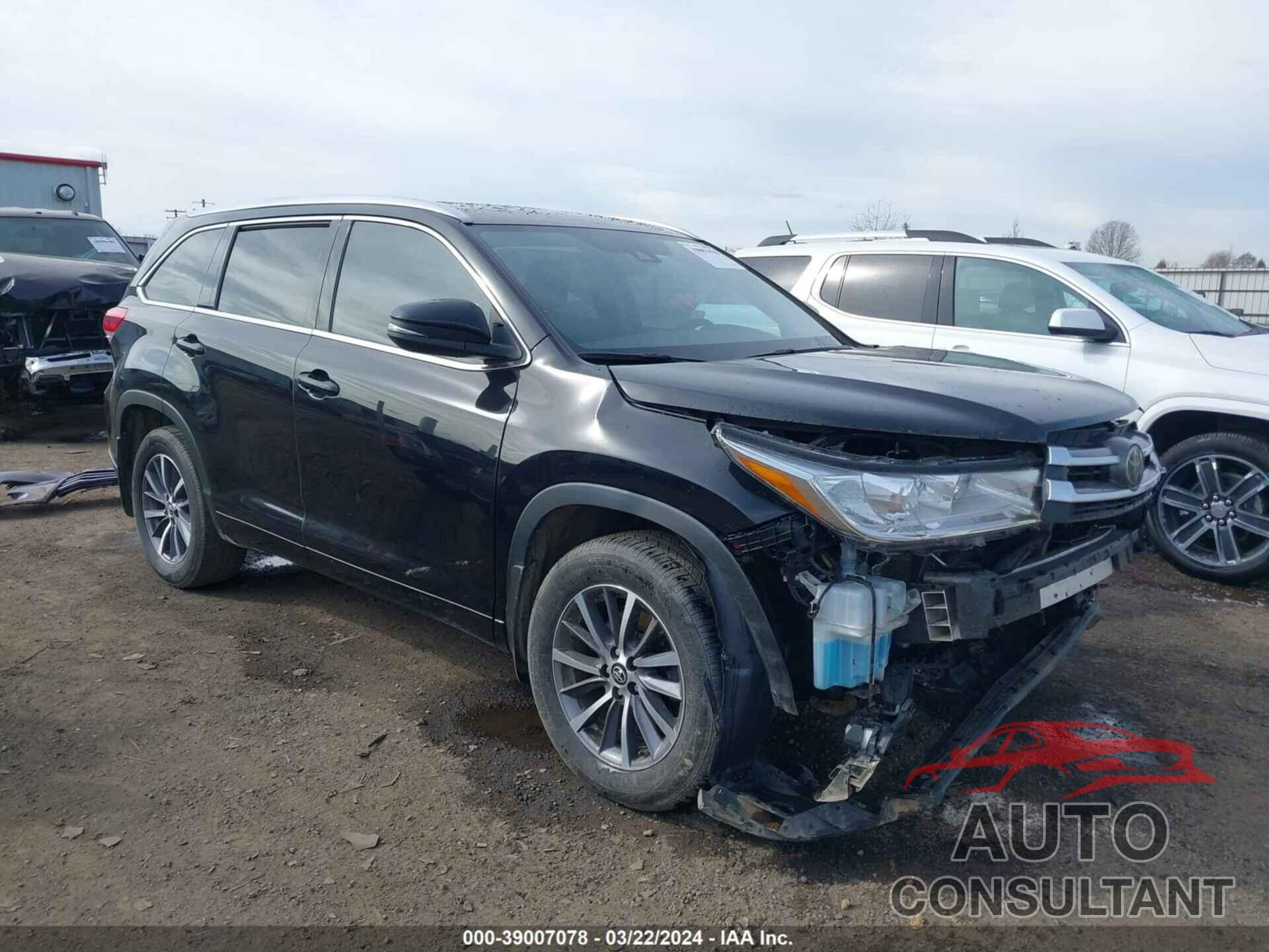 TOYOTA HIGHLANDER 2018 - 5TDJZRFH5JS542947