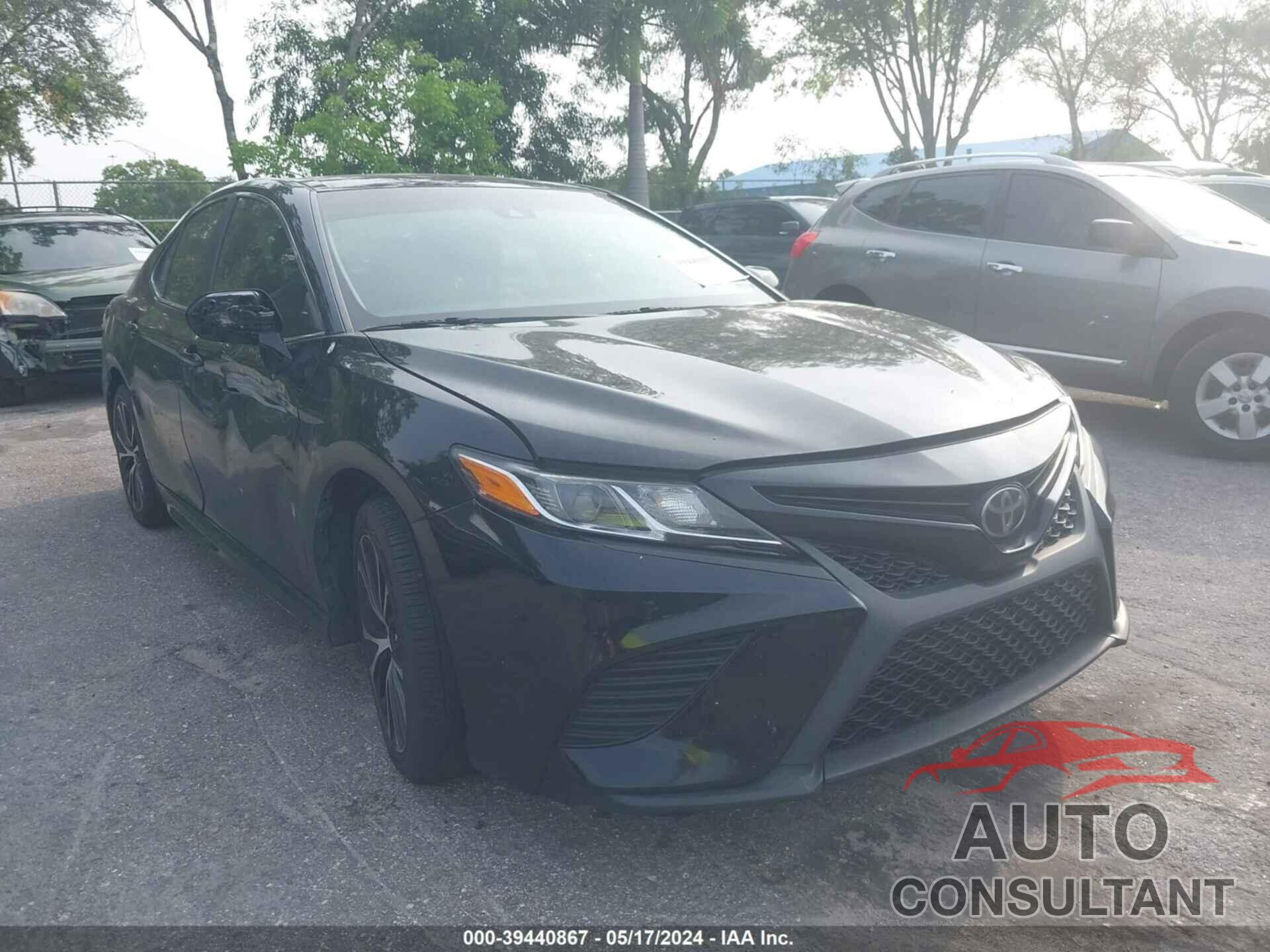 TOYOTA CAMRY 2018 - 4T1B11HK5JU621208