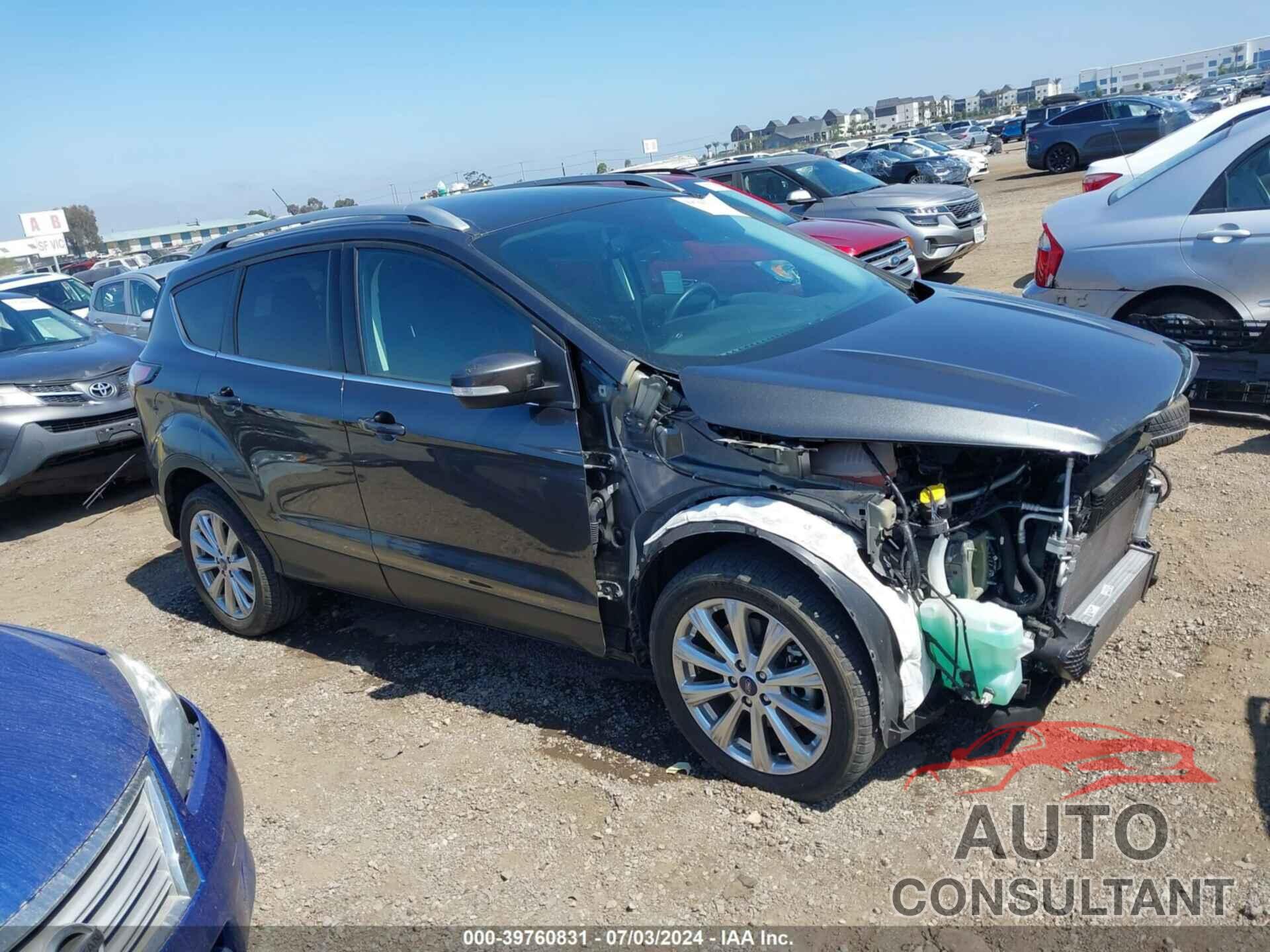 FORD ESCAPE 2017 - 1FMCU0J95HUA28150