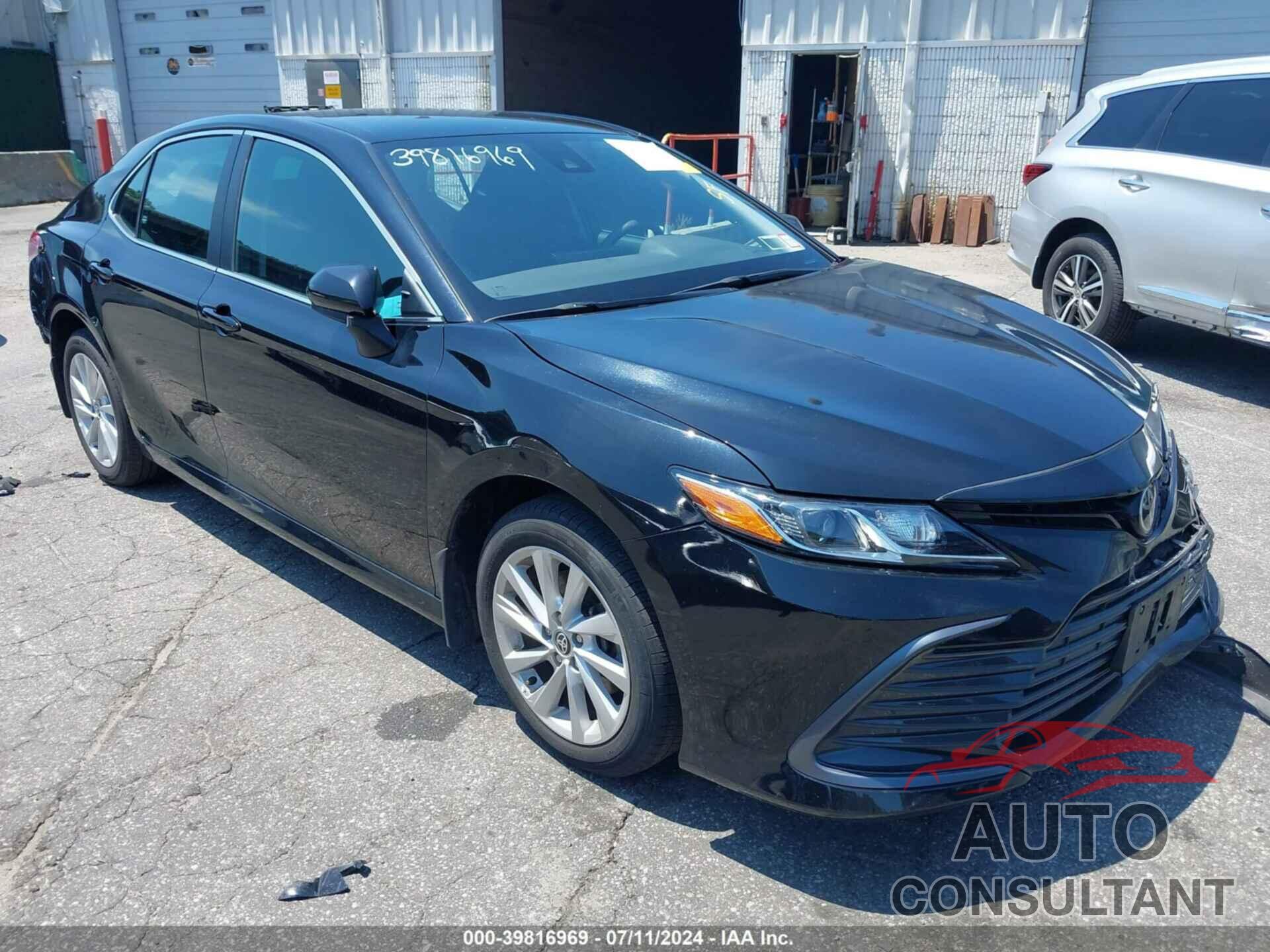TOYOTA CAMRY 2022 - 4T1C11BK4NU047882
