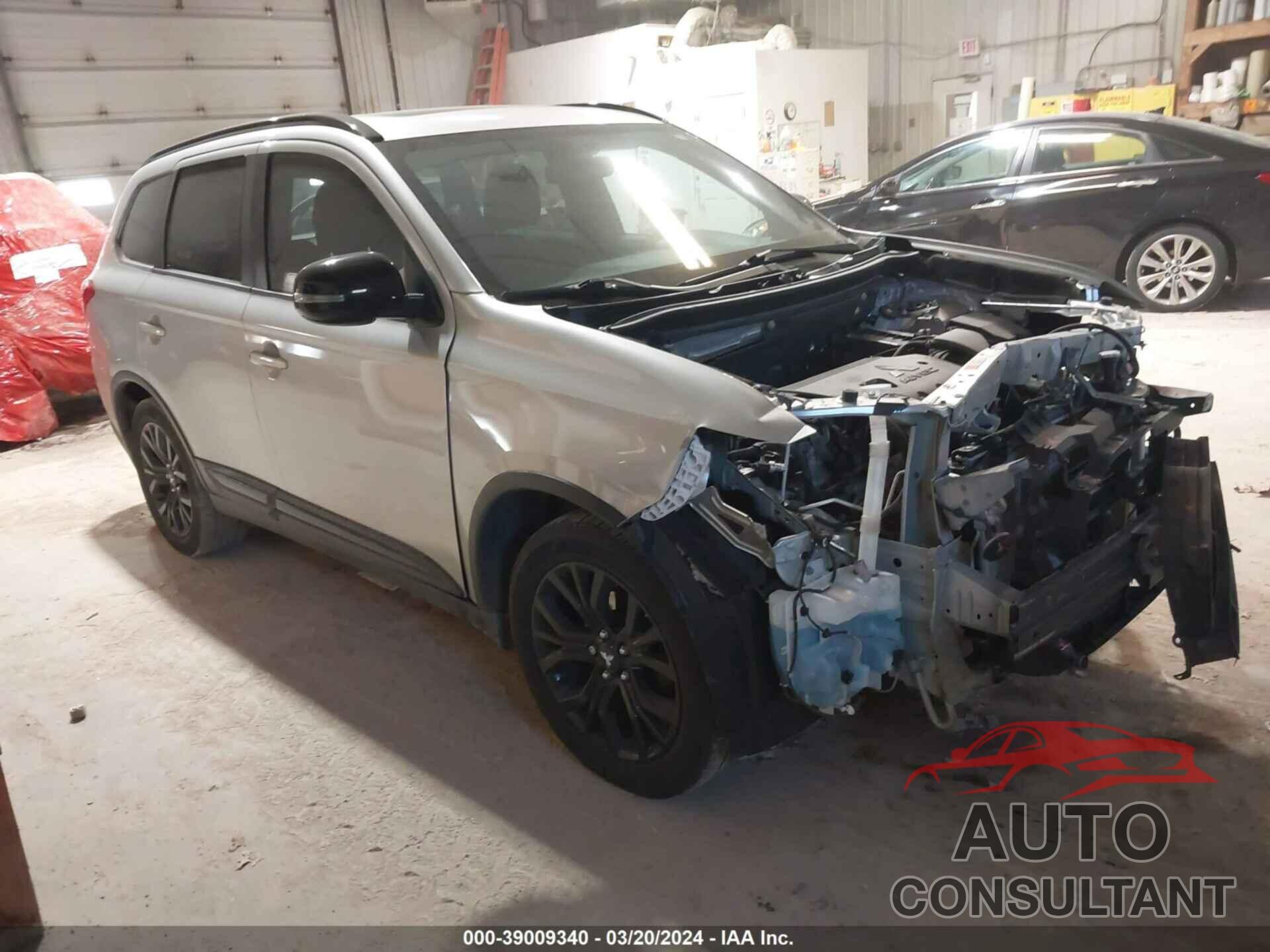 MITSUBISHI OUTLANDER 2018 - JA4AD3A33JZ066455