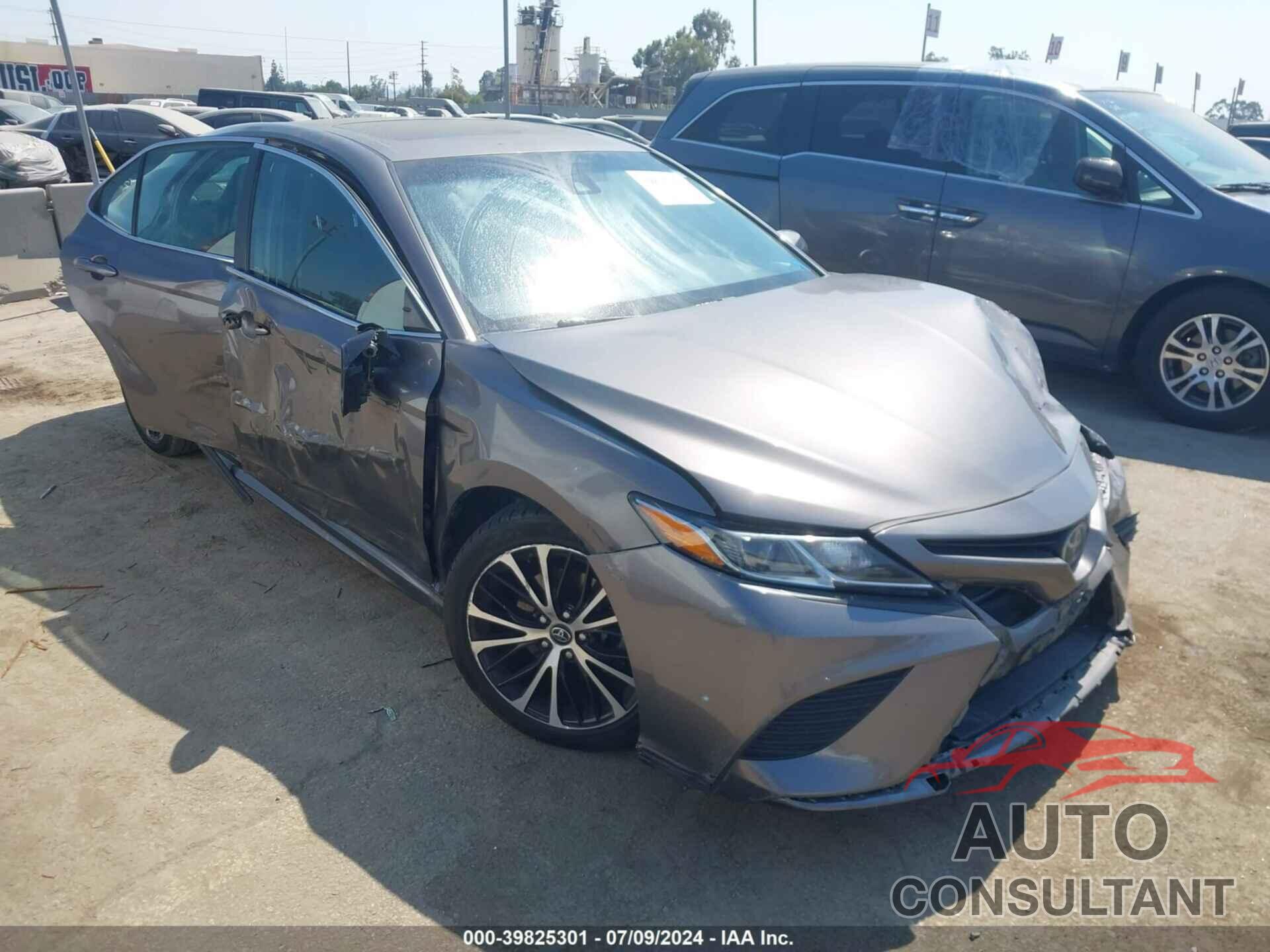 TOYOTA CAMRY 2018 - 4T1B11HK4JU539731