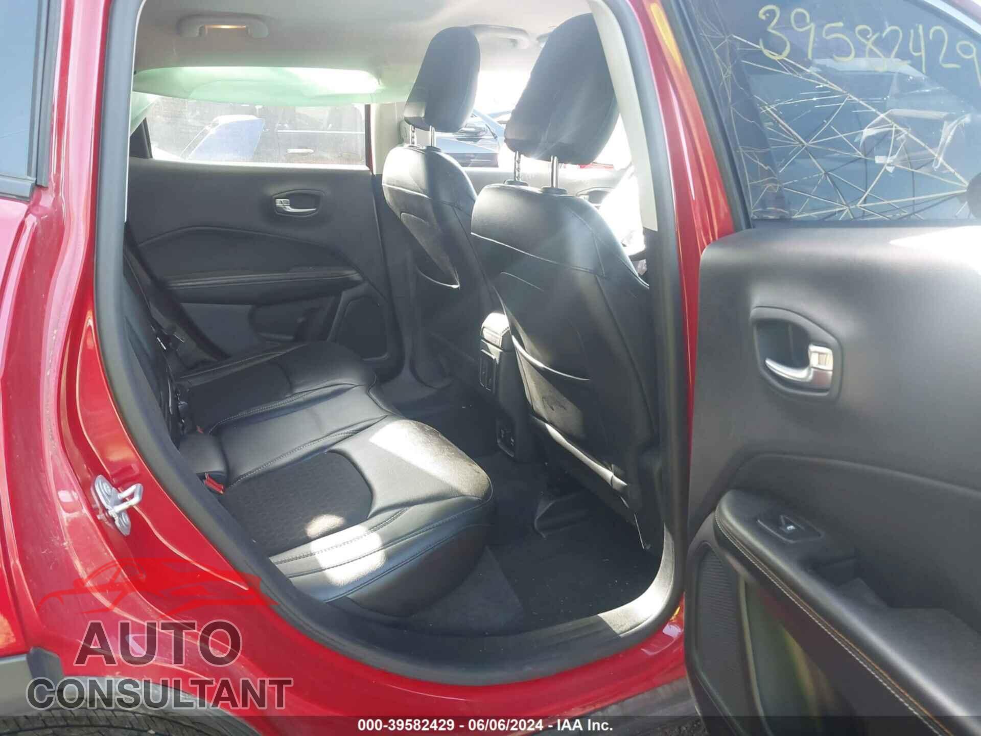 JEEP COMPASS 2018 - 3C4NJDBB3JT308096