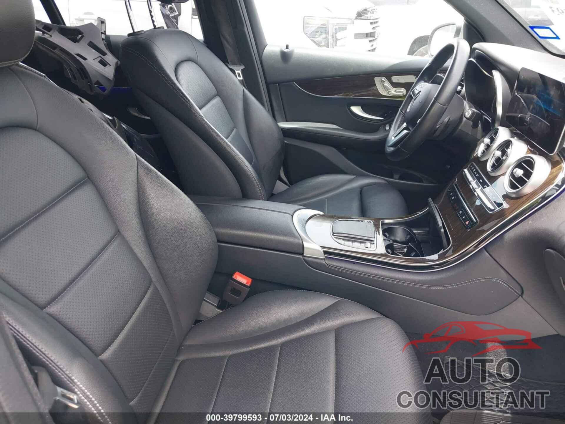MERCEDES-BENZ GLC 300 2020 - W1N0G8DB8LF841676