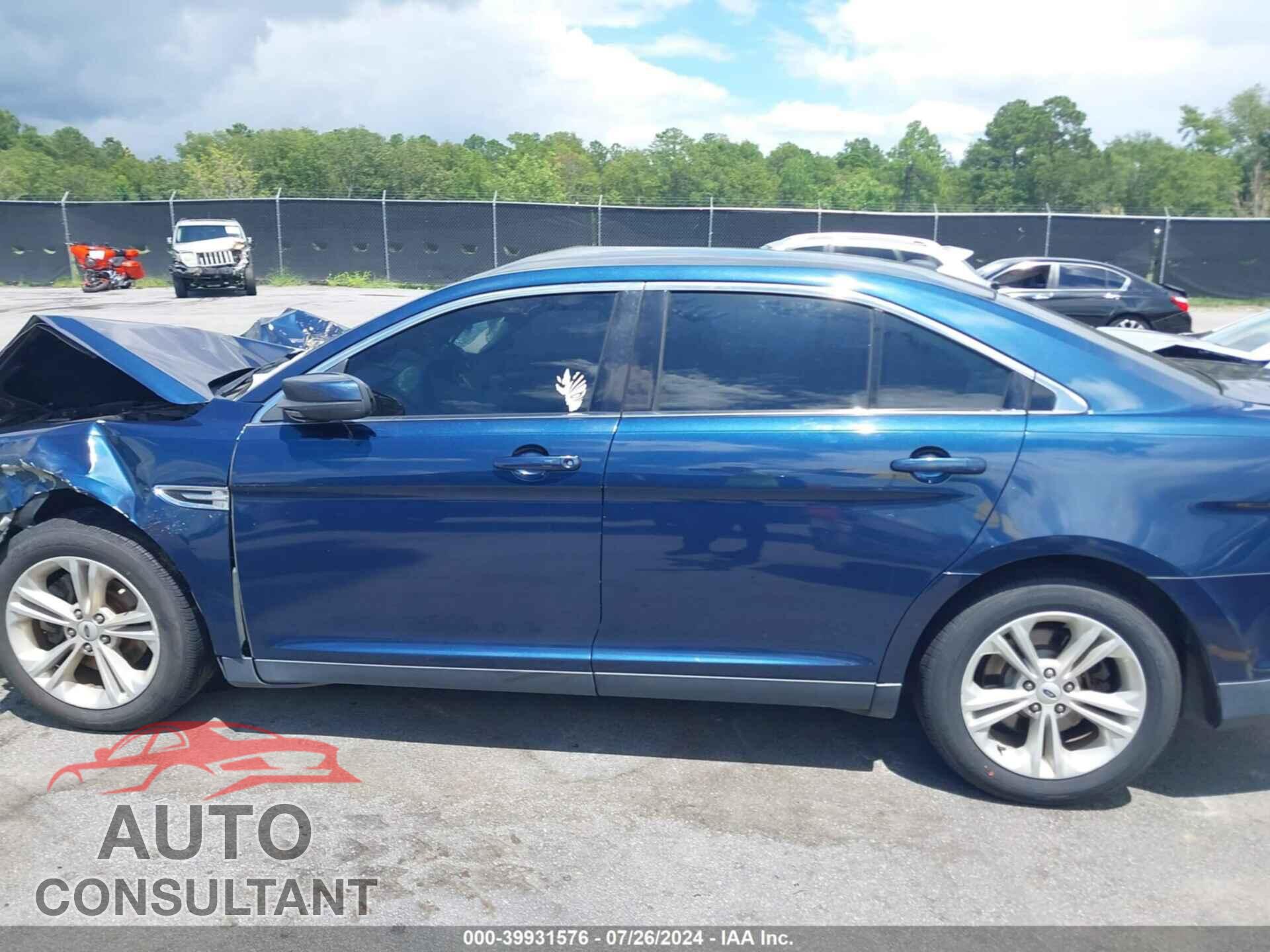 FORD TAURUS 2017 - 1FAHP2E86HG110861