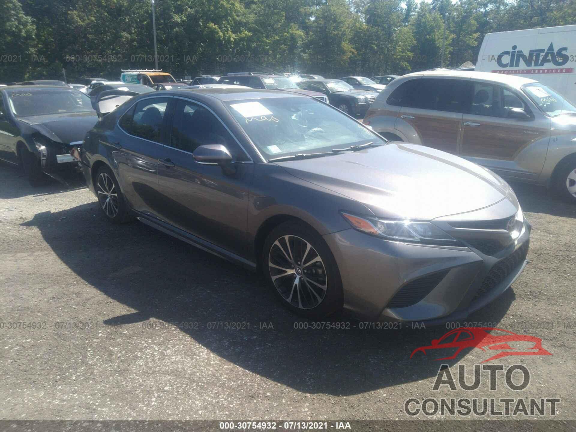 TOYOTA CAMRY 2018 - 4T1B11HK5JU035978
