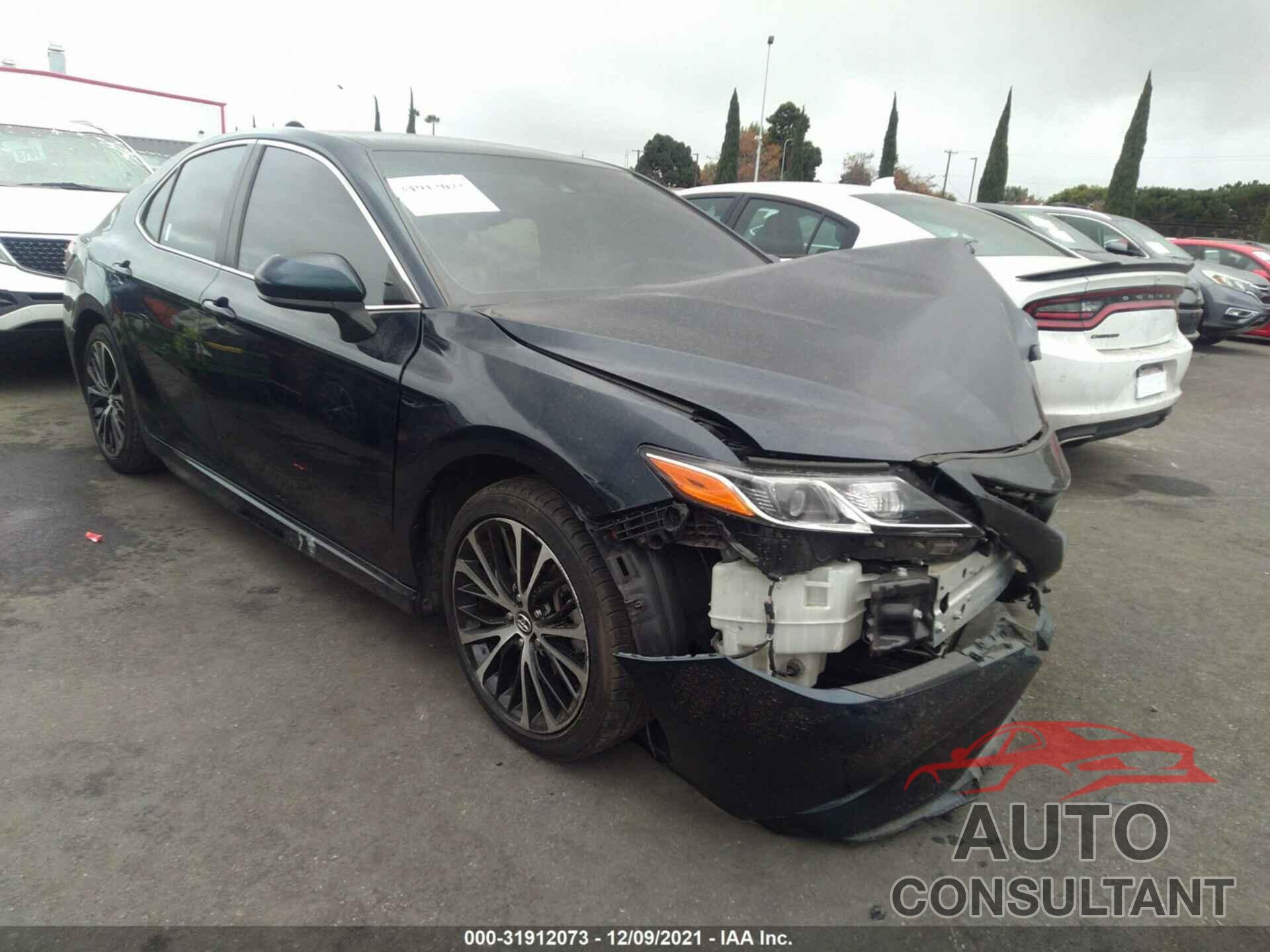 TOYOTA CAMRY 2018 - 4T1B11HK2JU084748