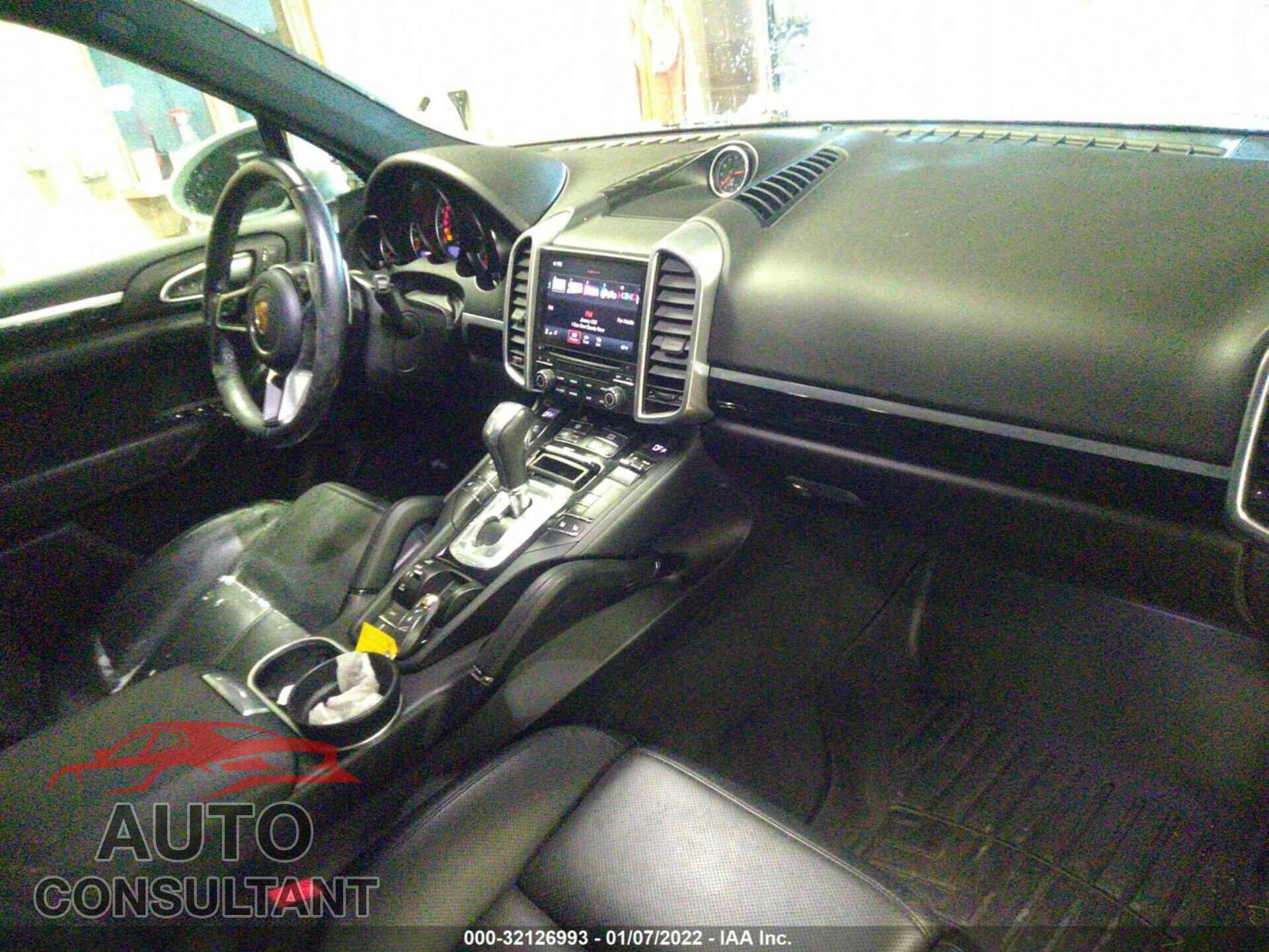 PORSCHE CAYENNE 2017 - WP1AA2A25HKA90631