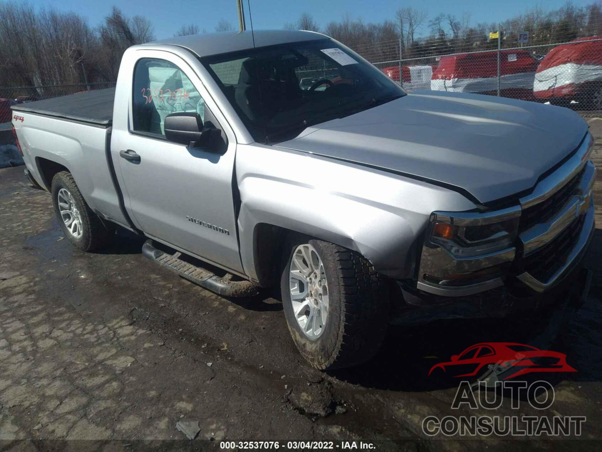 CHEVROLET SILVERADO 1500 2018 - 1GCNKNEH2JZ213329