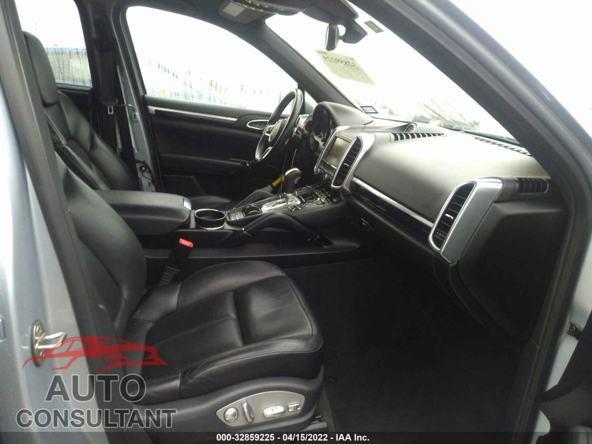 PORSCHE CAYENNE 2016 - WP1AA2A23GKA15425