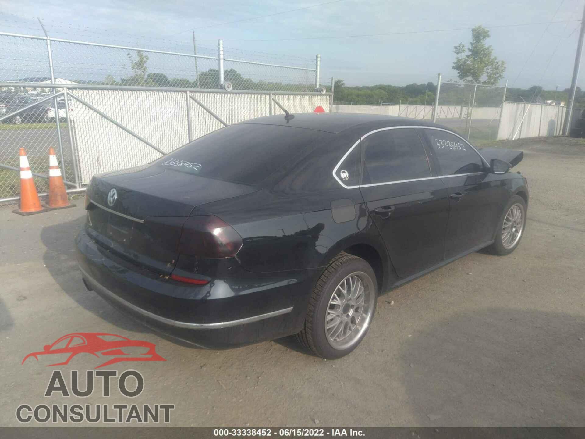 VOLKSWAGEN PASSAT 2017 - 1VWAT7A31HC034159