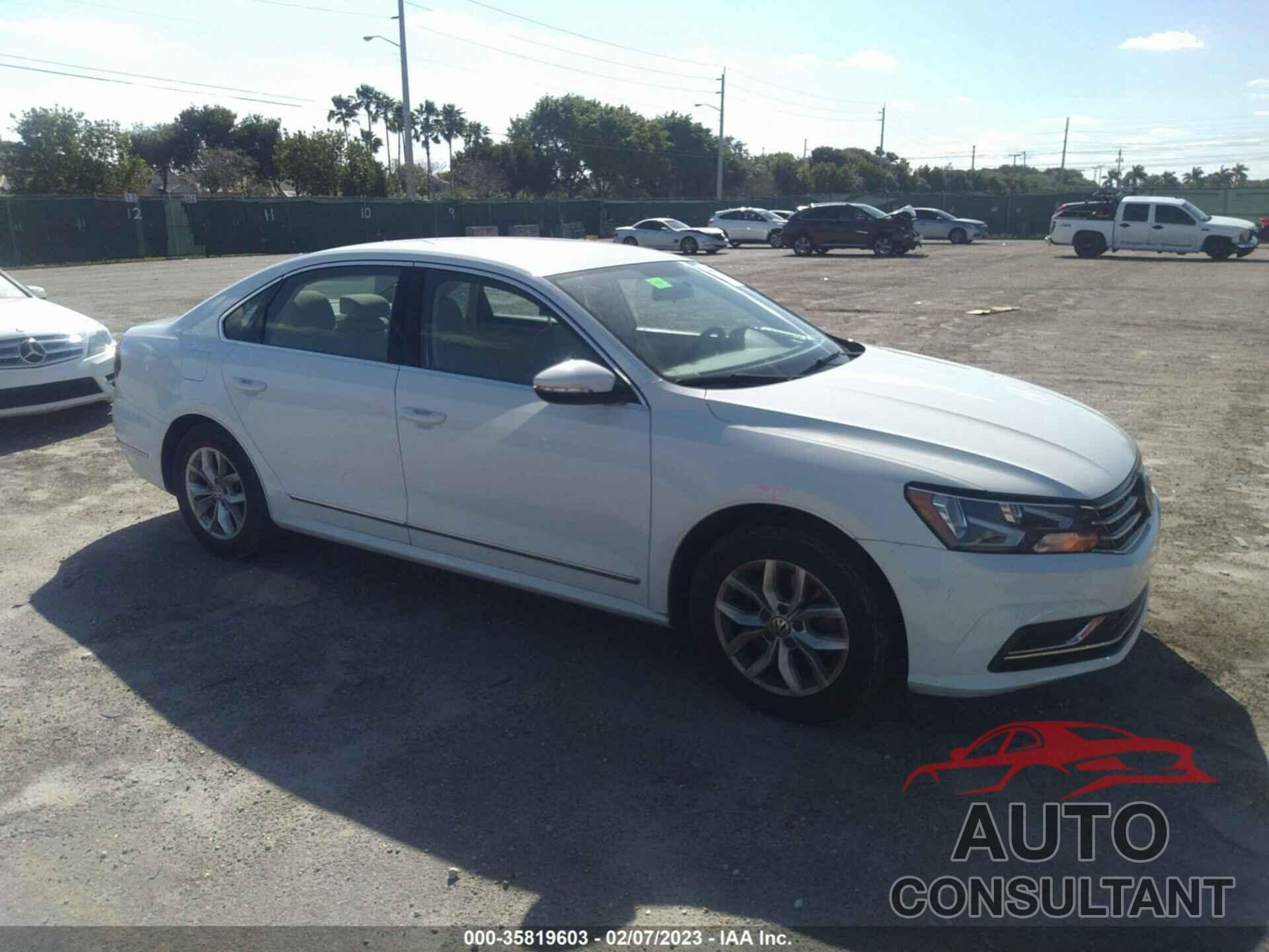 VOLKSWAGEN PASSAT 2017 - 1VWAT7A37HC083253