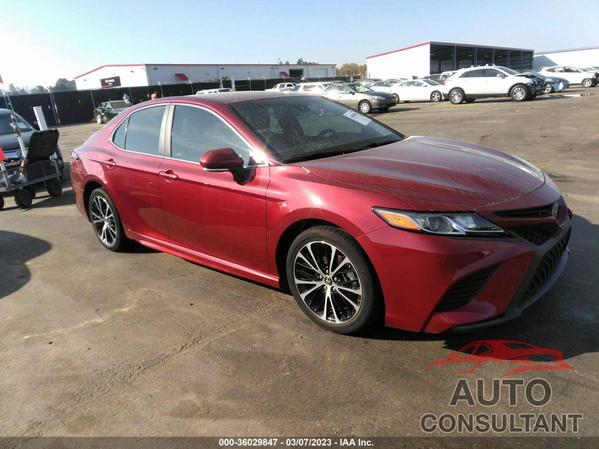 TOYOTA CAMRY 2018 - 4T1B11HK2JU664307