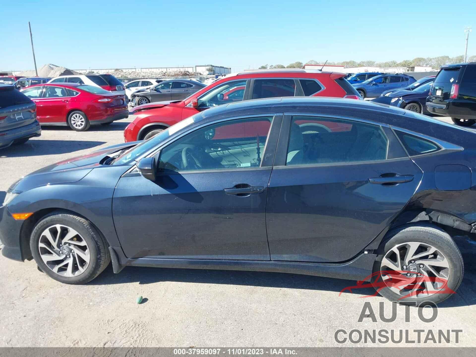 HONDA CIVIC 2018 - 2HGFC2F74JH610547