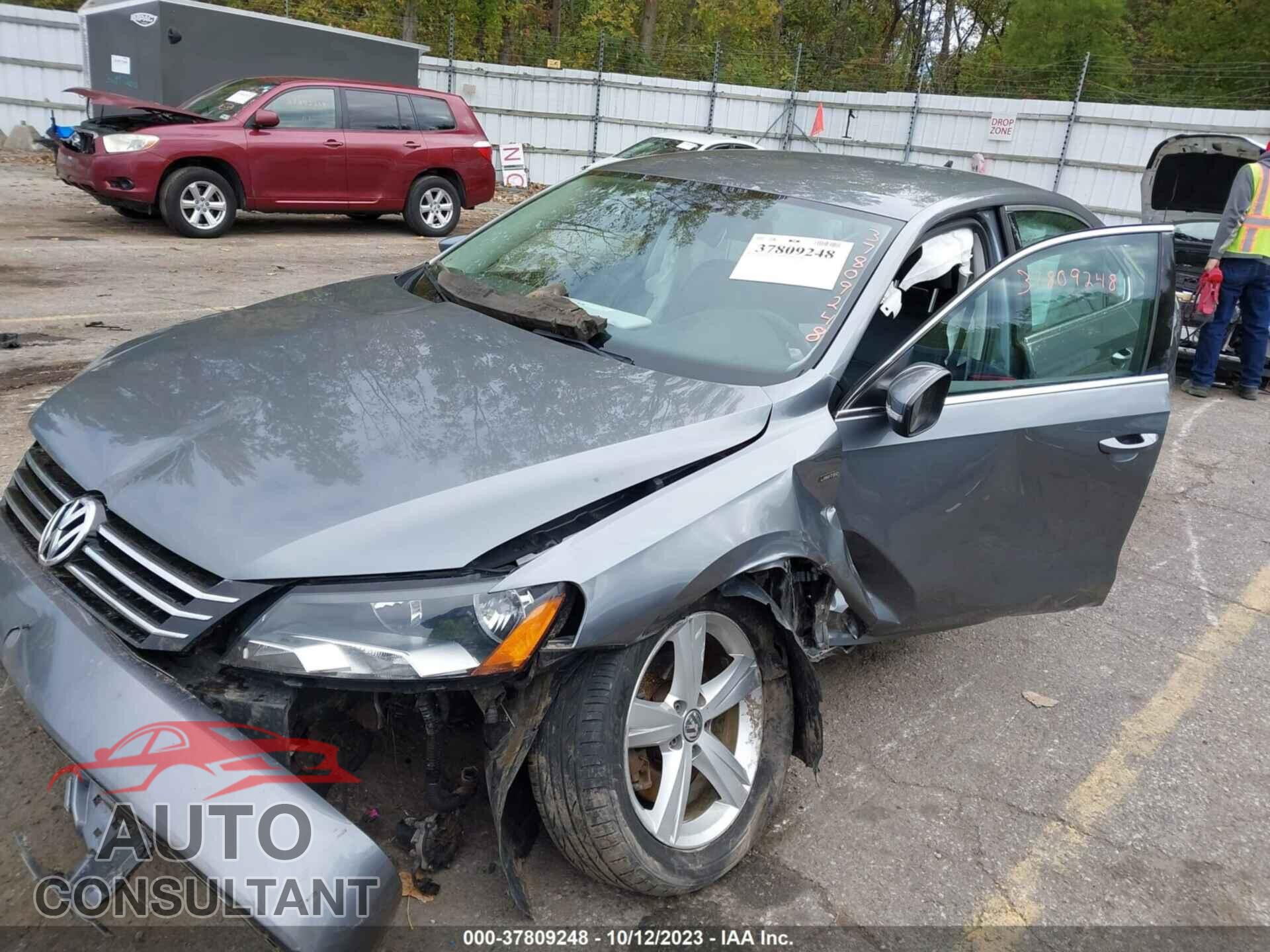 VOLKSWAGEN PASSAT 2015 - 1VWAT7A35FC105361