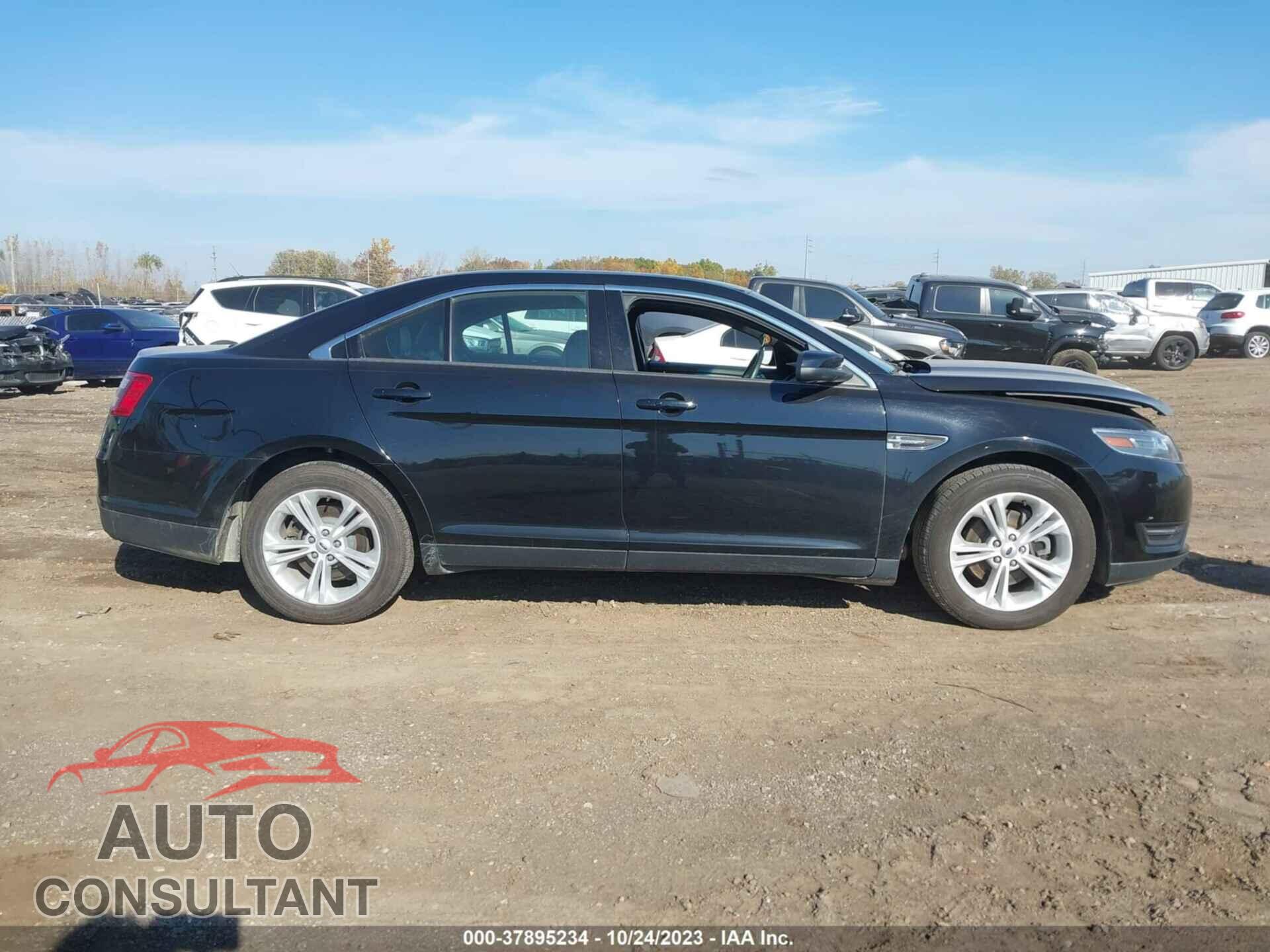 FORD TAURUS 2018 - 1FAHP2E87JG101043