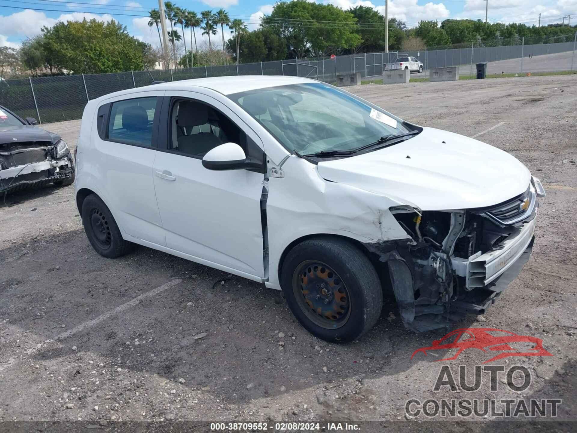 CHEVROLET SONIC 2017 - 1G1JG6SH9H4177391