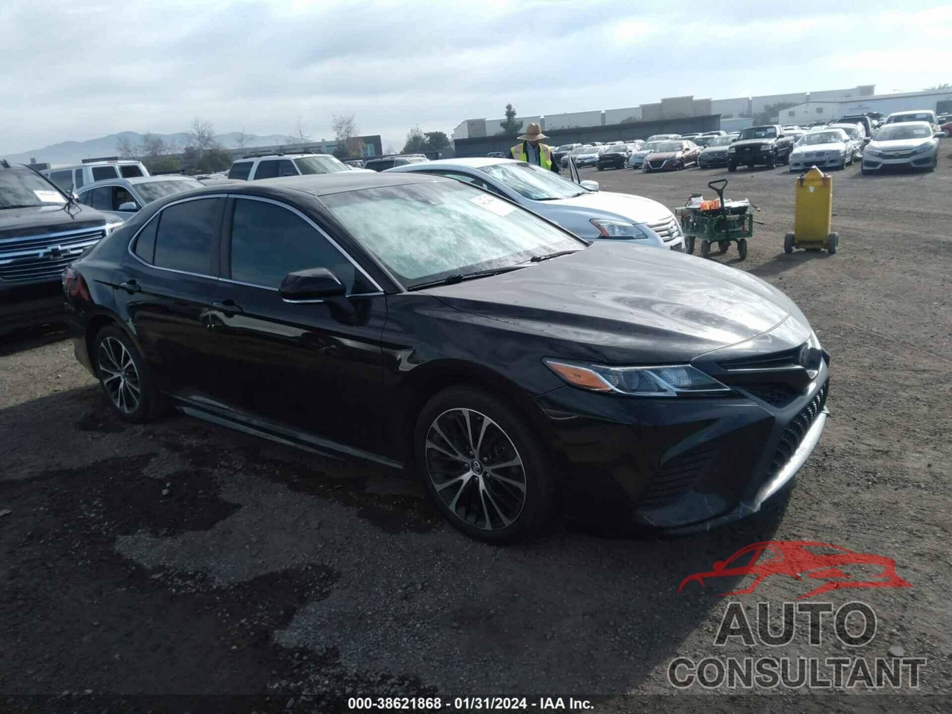 TOYOTA CAMRY 2018 - 4T1B11HK3JU064329